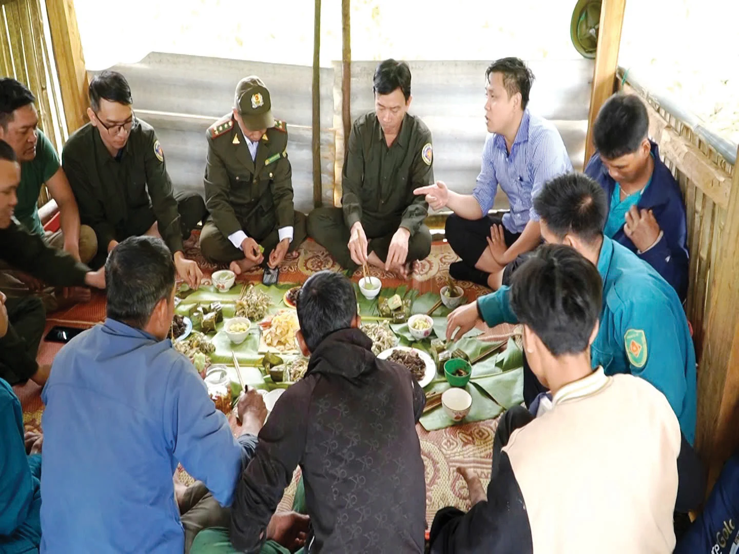 Thầm lặng giữ rừng ngày xuân