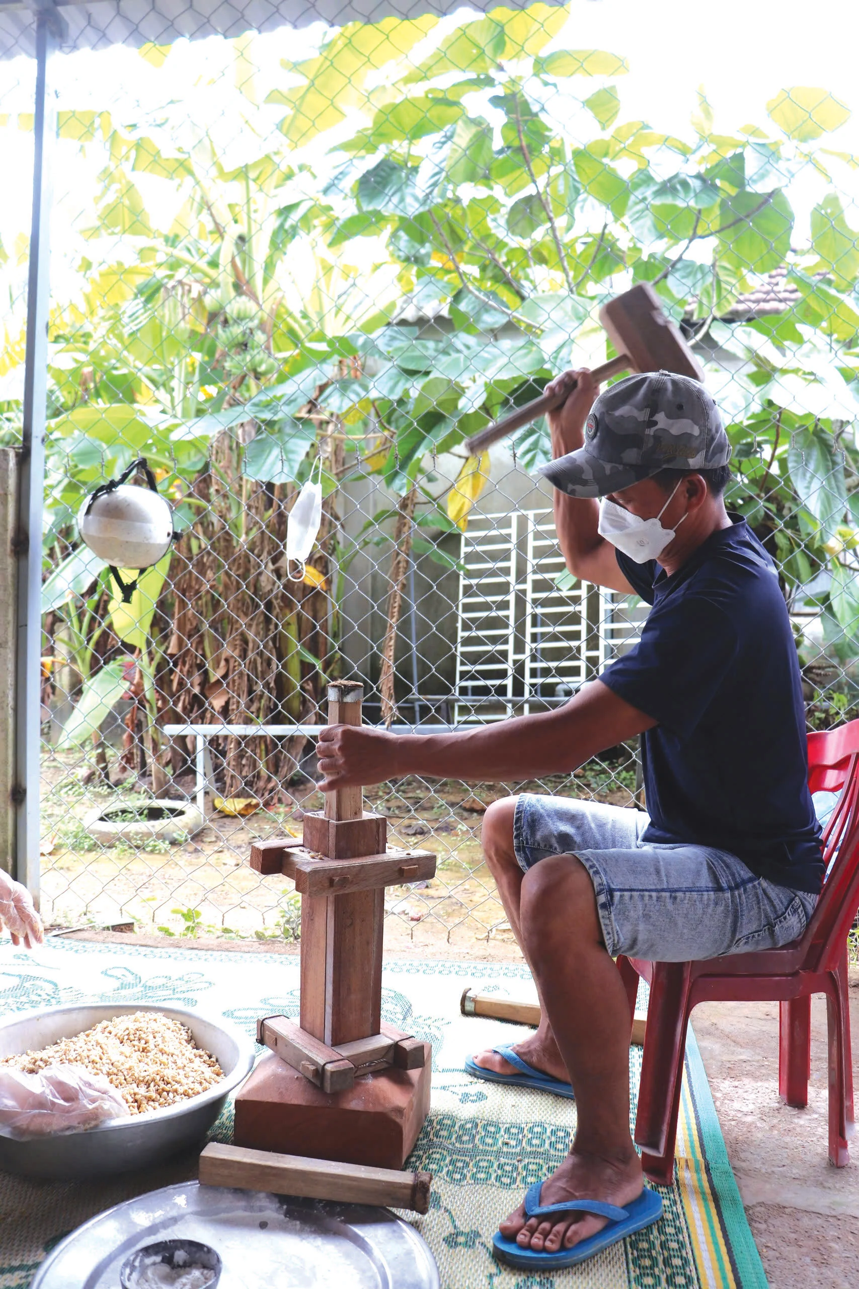 Rộn ràng làm mứt, bánh đón Tết