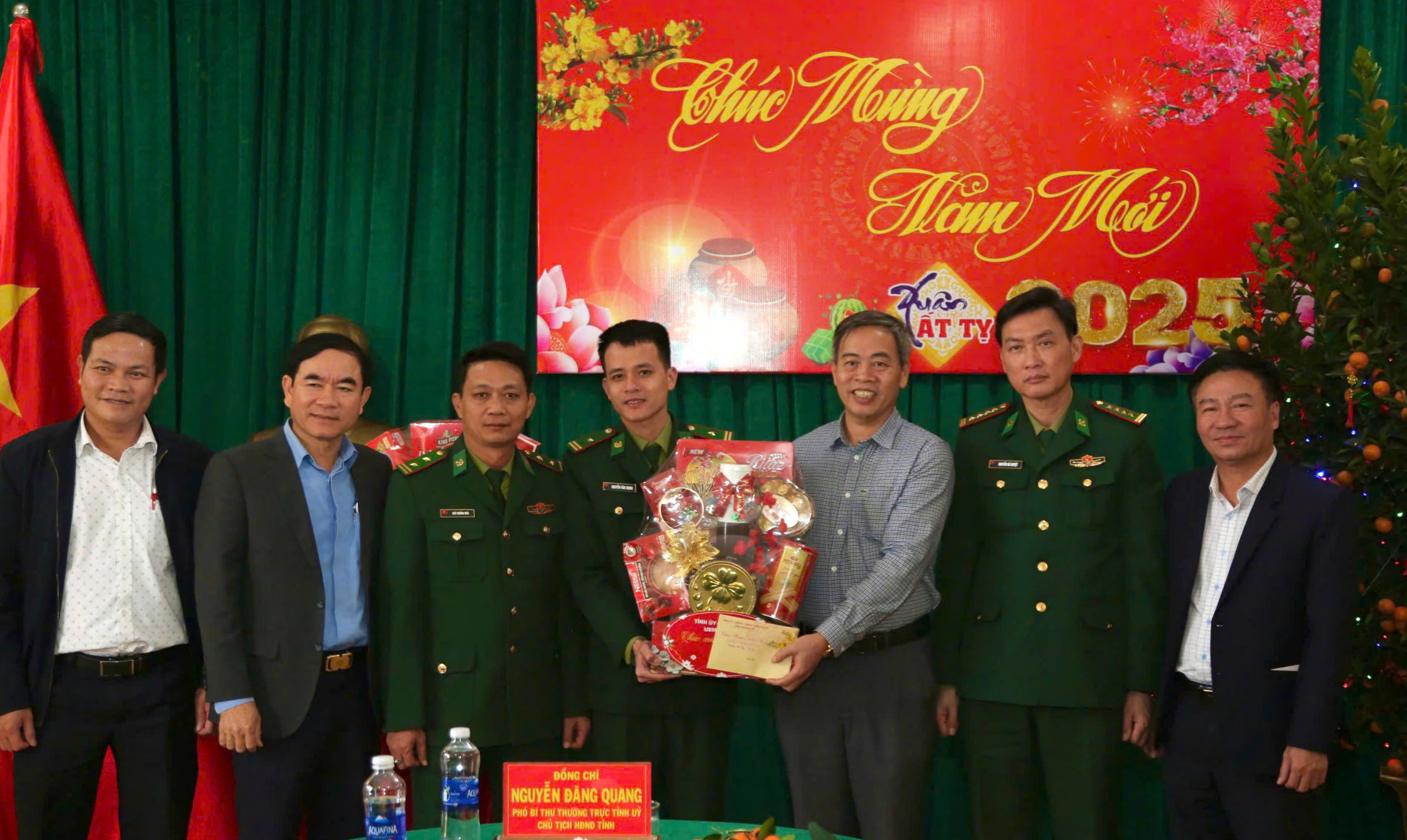 Phó Bí thư Thường trực Tỉnh ủy, Chủ tịch HĐND tỉnh Nguyễn Đăng Quang thăm, chúc Tết các đơn vị lực lượng vũ trang tuyến biên giới