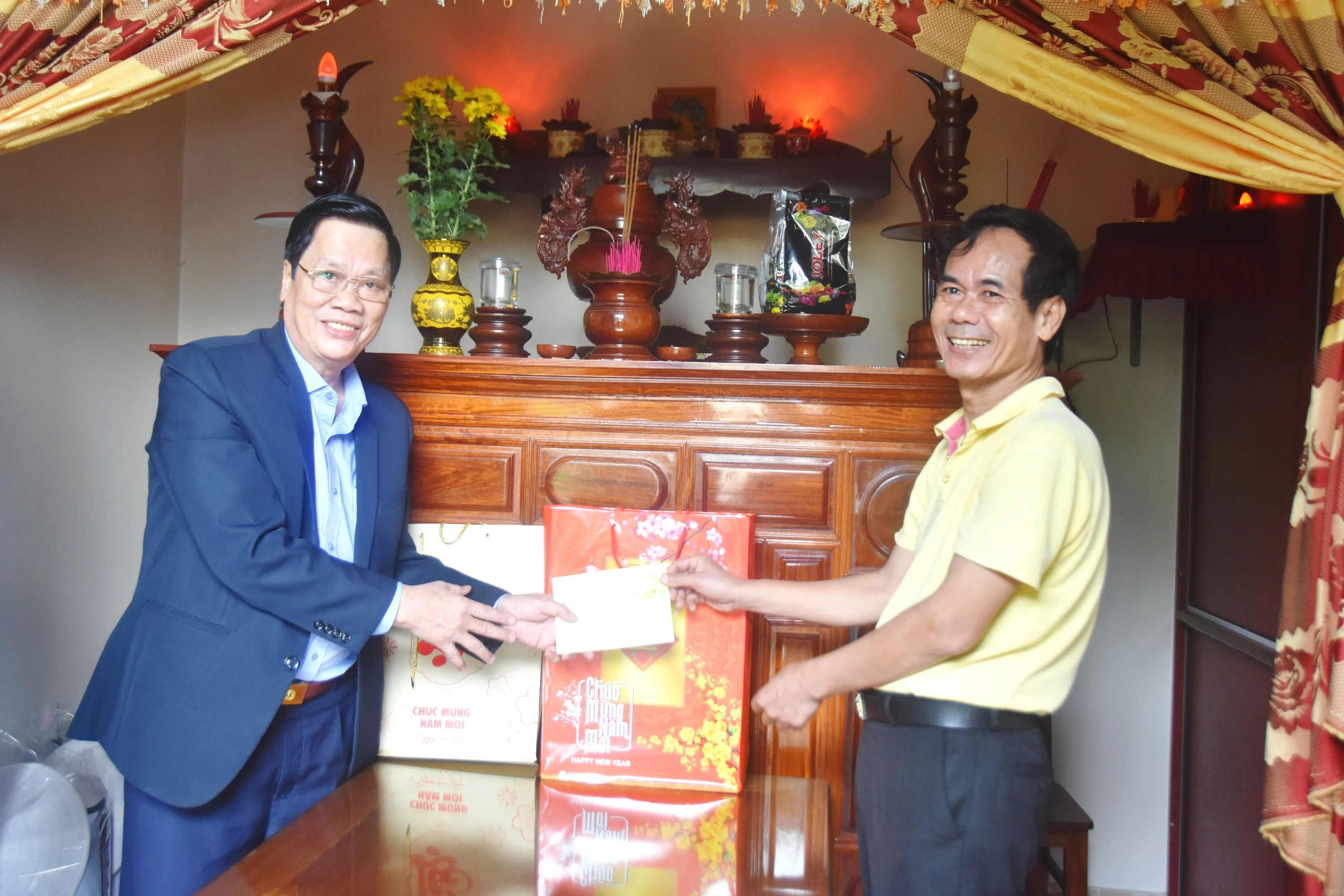 Trưởng Ban Tổ chức Tỉnh ủy Phan Văn Phụng thăm, chúc Tết các gia đình chính sách