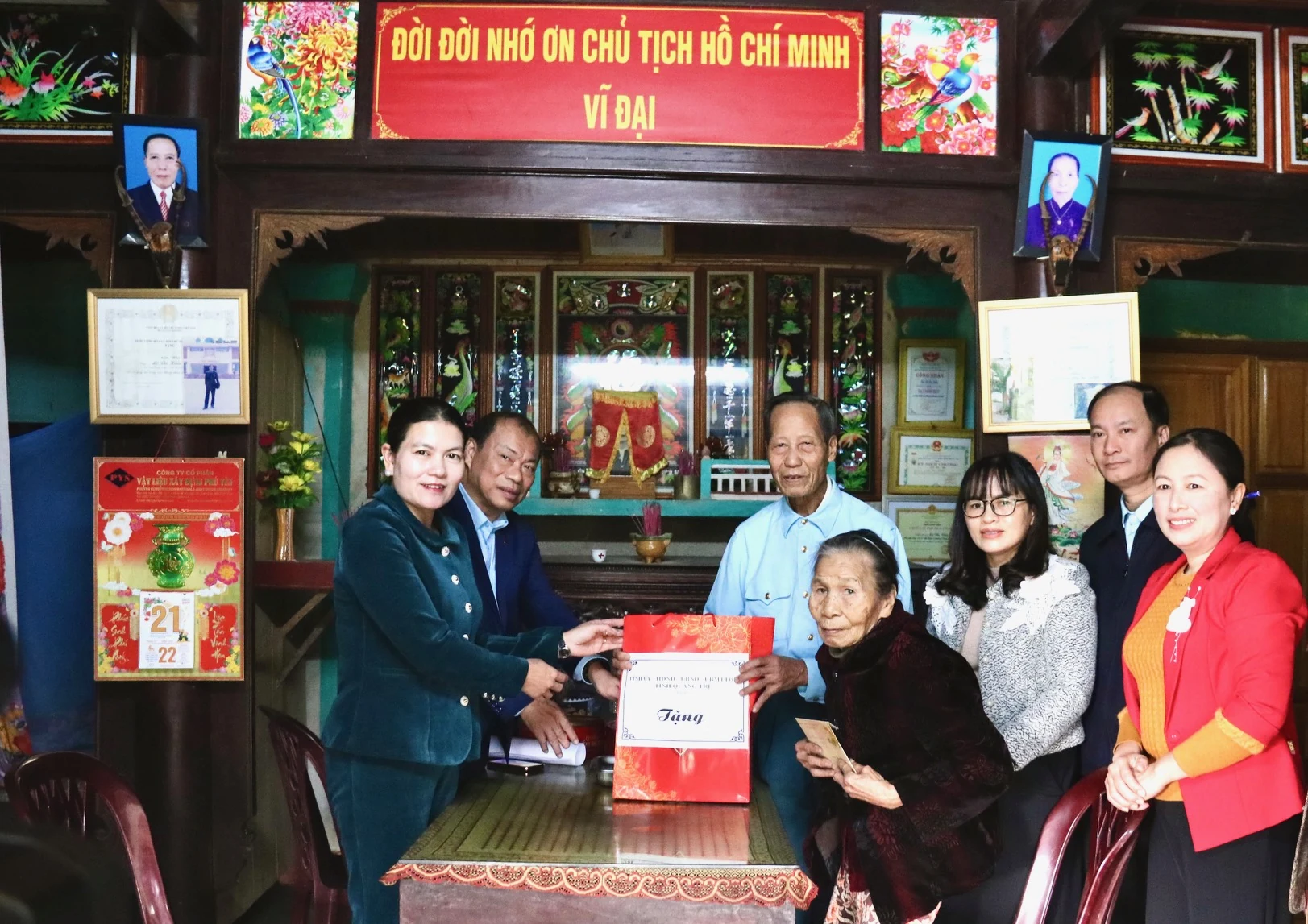 Trưởng Ban Nội chính Tỉnh ủy Ly Kiều Vân thăm, tặng quà tết các gia đình chính sách