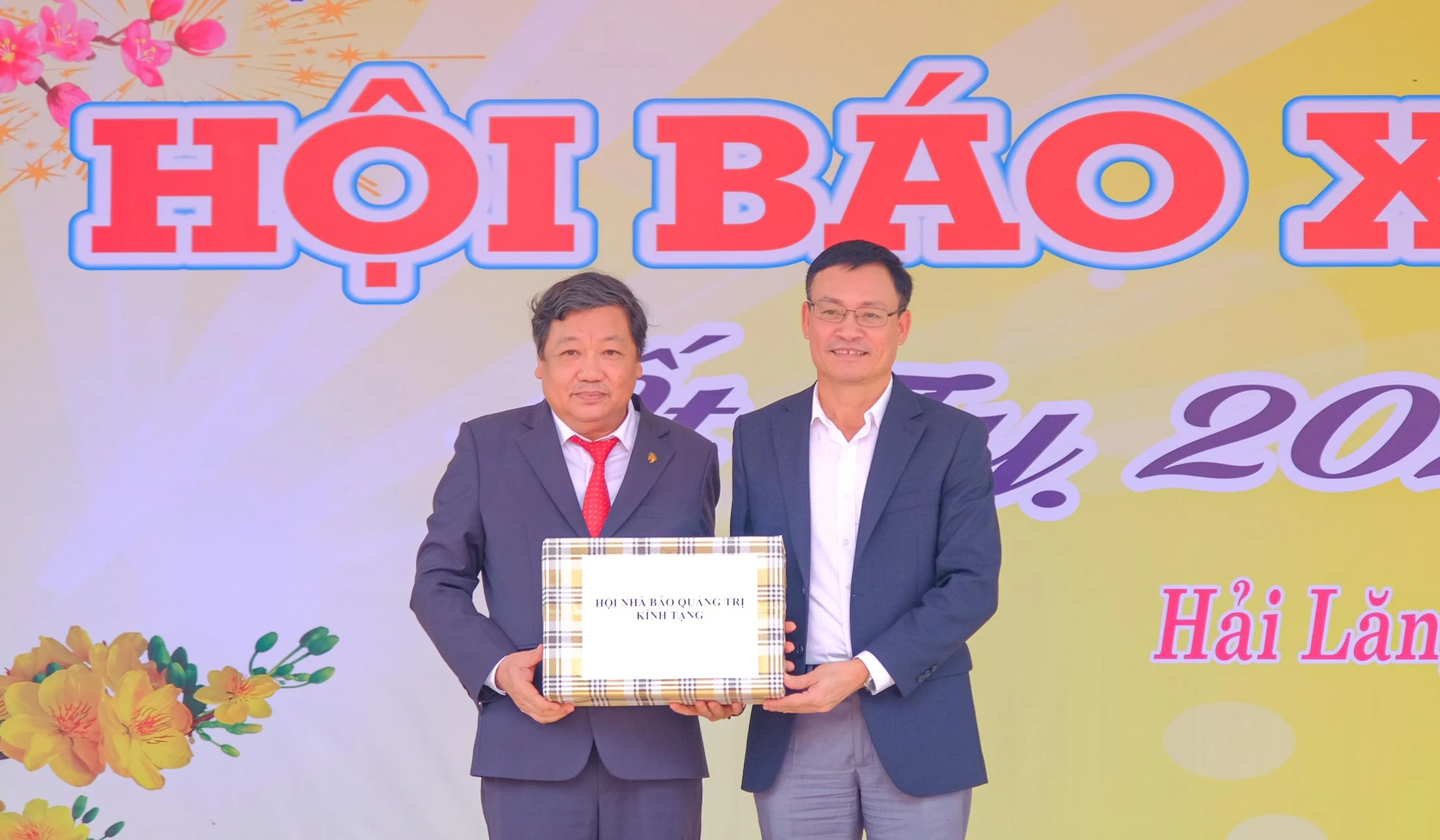 Gần 1.000 ấn phẩm báo chí được trưng bày tại Hội Báo Xuân Ất Tỵ - 2025