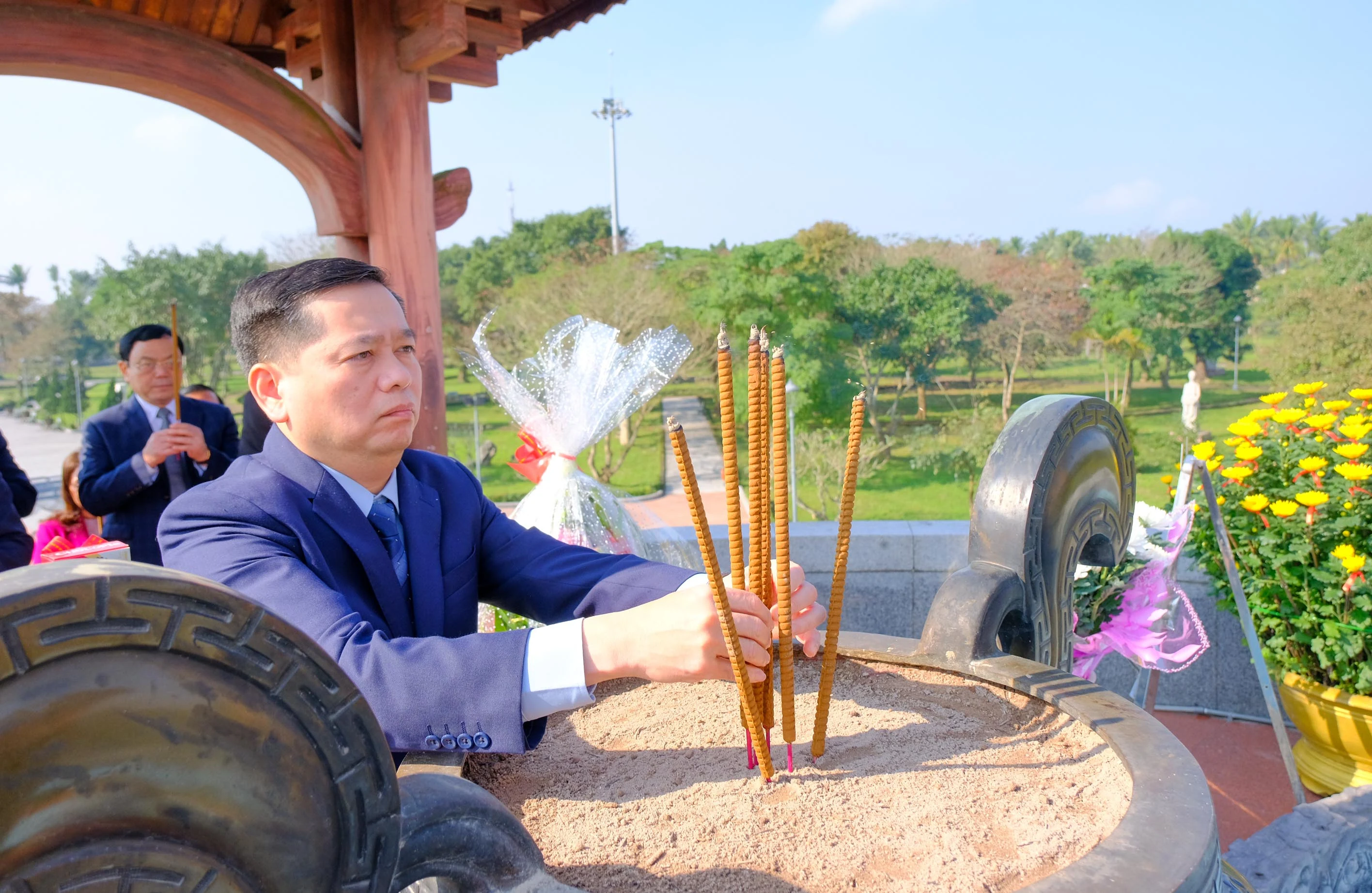 Lãnh đạo tỉnh Quảng Trị tri ân các anh hùng liệt sĩ