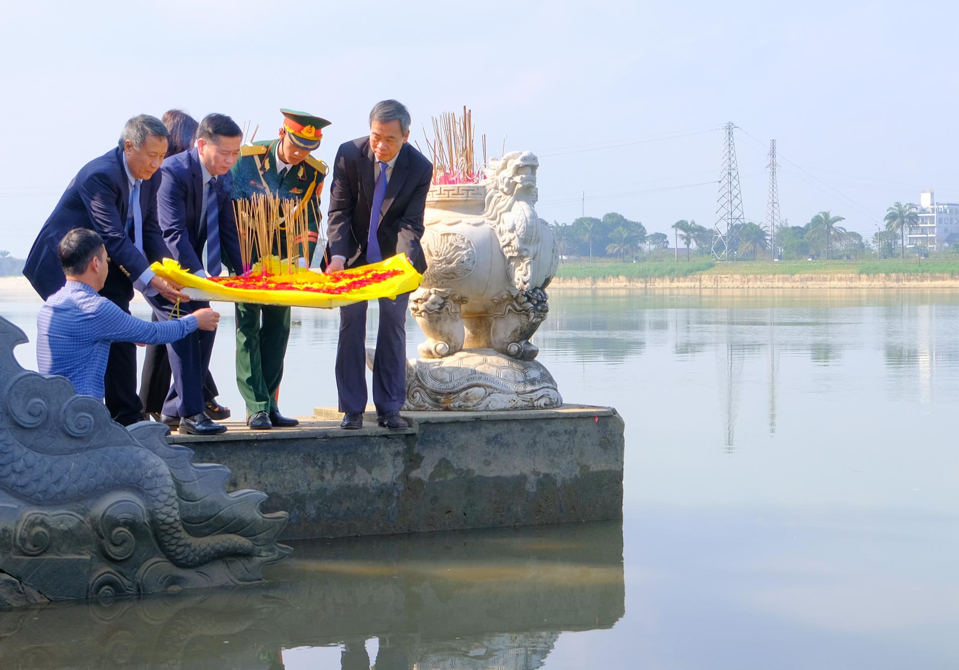 Lãnh đạo tỉnh Quảng Trị tri ân các anh hùng liệt sĩ