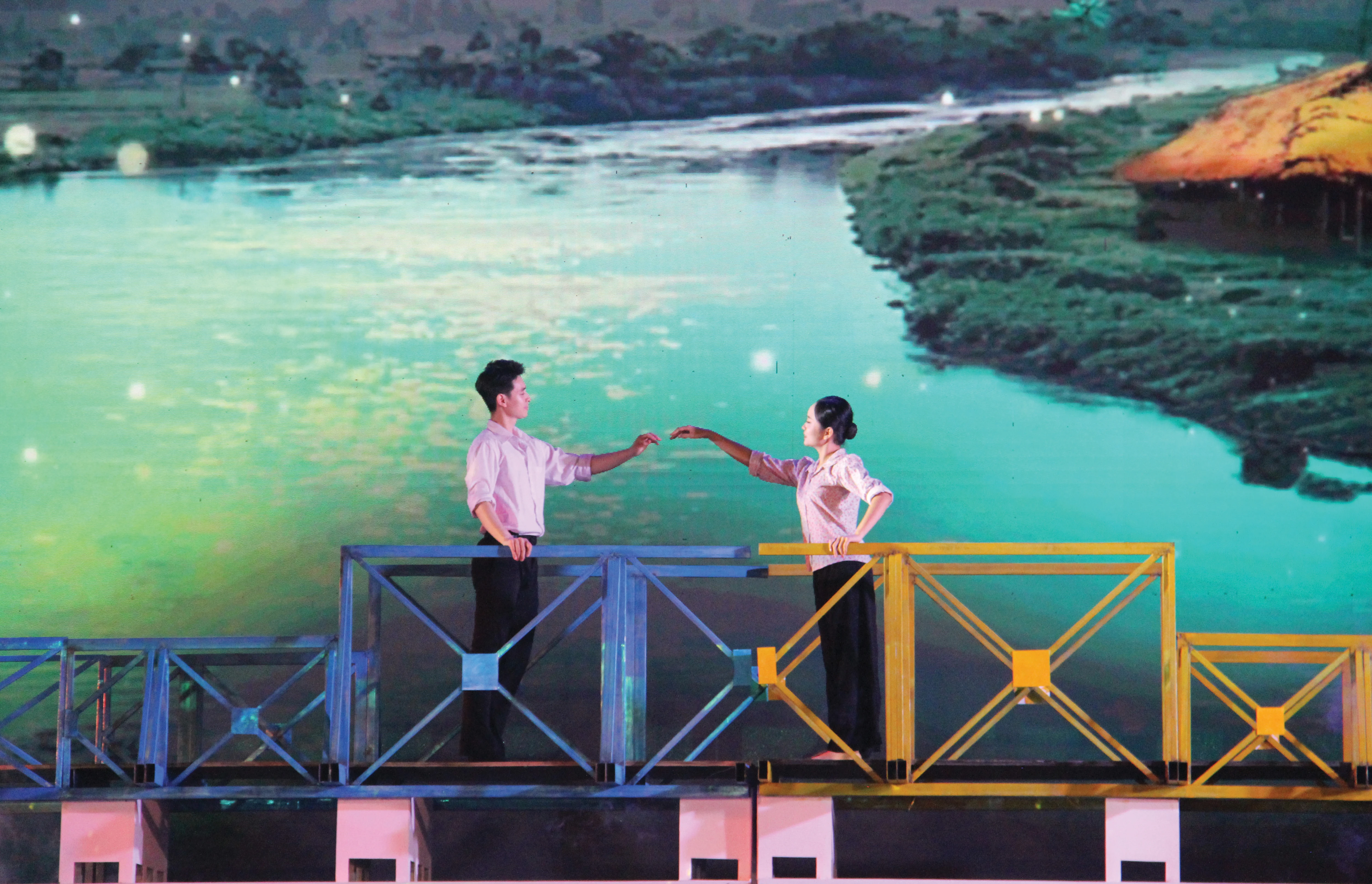 Mãi là mùa xuân đầu tiên