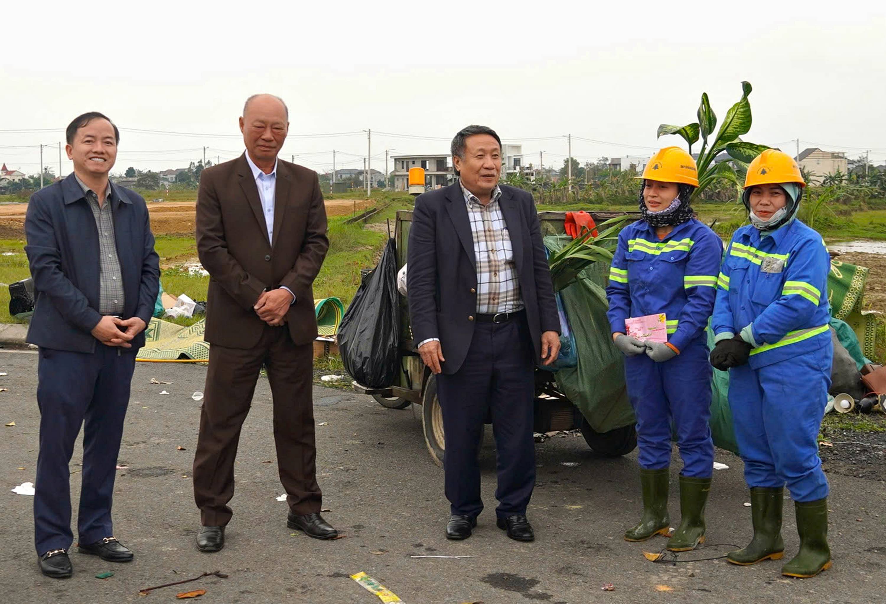 Quyền Chủ tịch UBND tỉnh Hà Sỹ Đồng thăm, chúc Tết Công ty Cổ phần Môi trường và Công trình đô thị Đông Hà