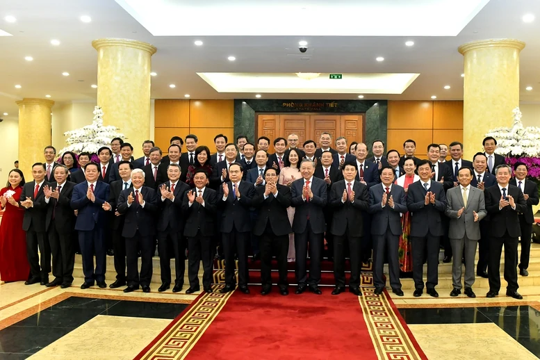 Tổng Bí thư Tô Lâm trao Quyết định của Bộ Chính trị cho 4 Đảng bộ trực thuộc Trung ương và 3 cơ quan Đảng ở Trung ương