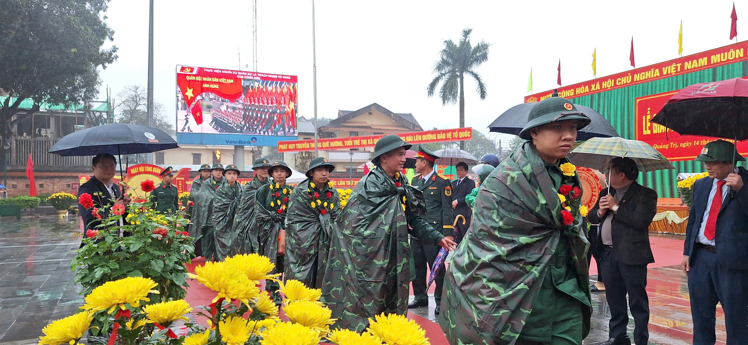 43 công dân thị xã Quảng Trị lên đường nhập ngũ