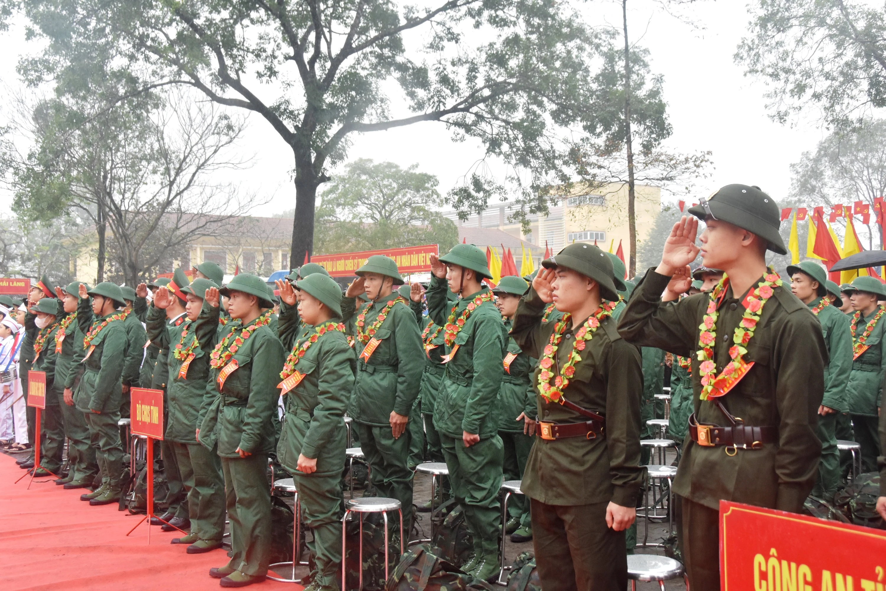 169 thanh niên huyện Hải Lăng lên đường nhập ngũ