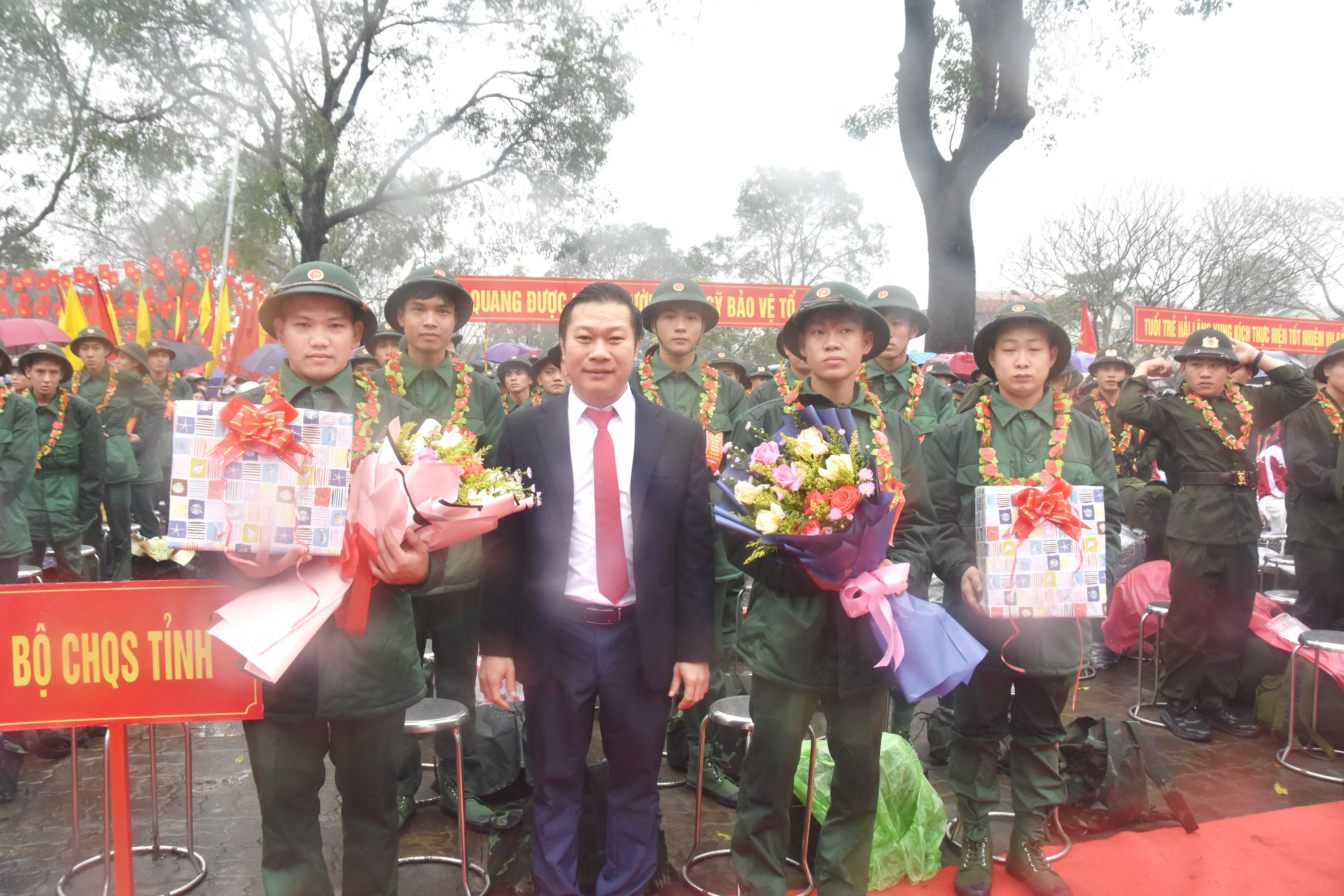 169 thanh niên huyện Hải Lăng lên đường nhập ngũ