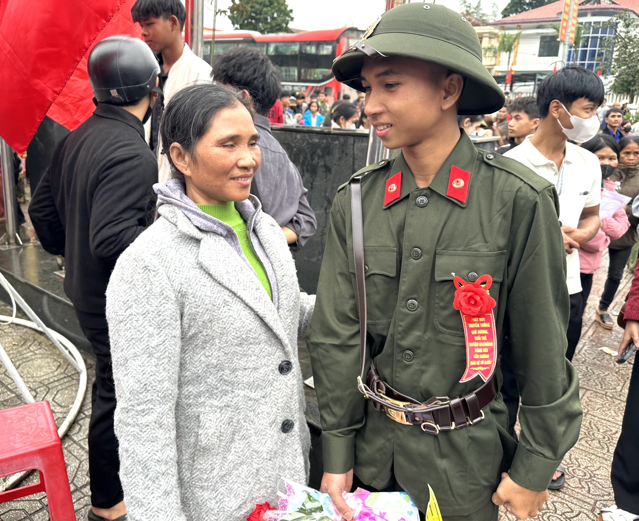 113 thanh niên huyện Đakrông lên đường nhập ngũ