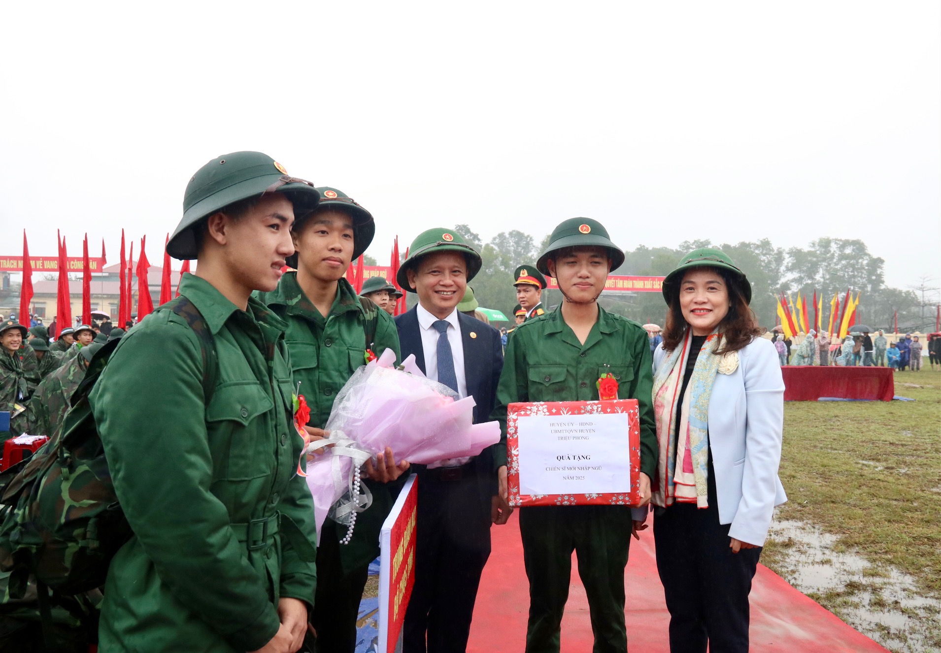 201 thanh niên huyện Triệu Phong hào hứng lên đường nhập ngũ