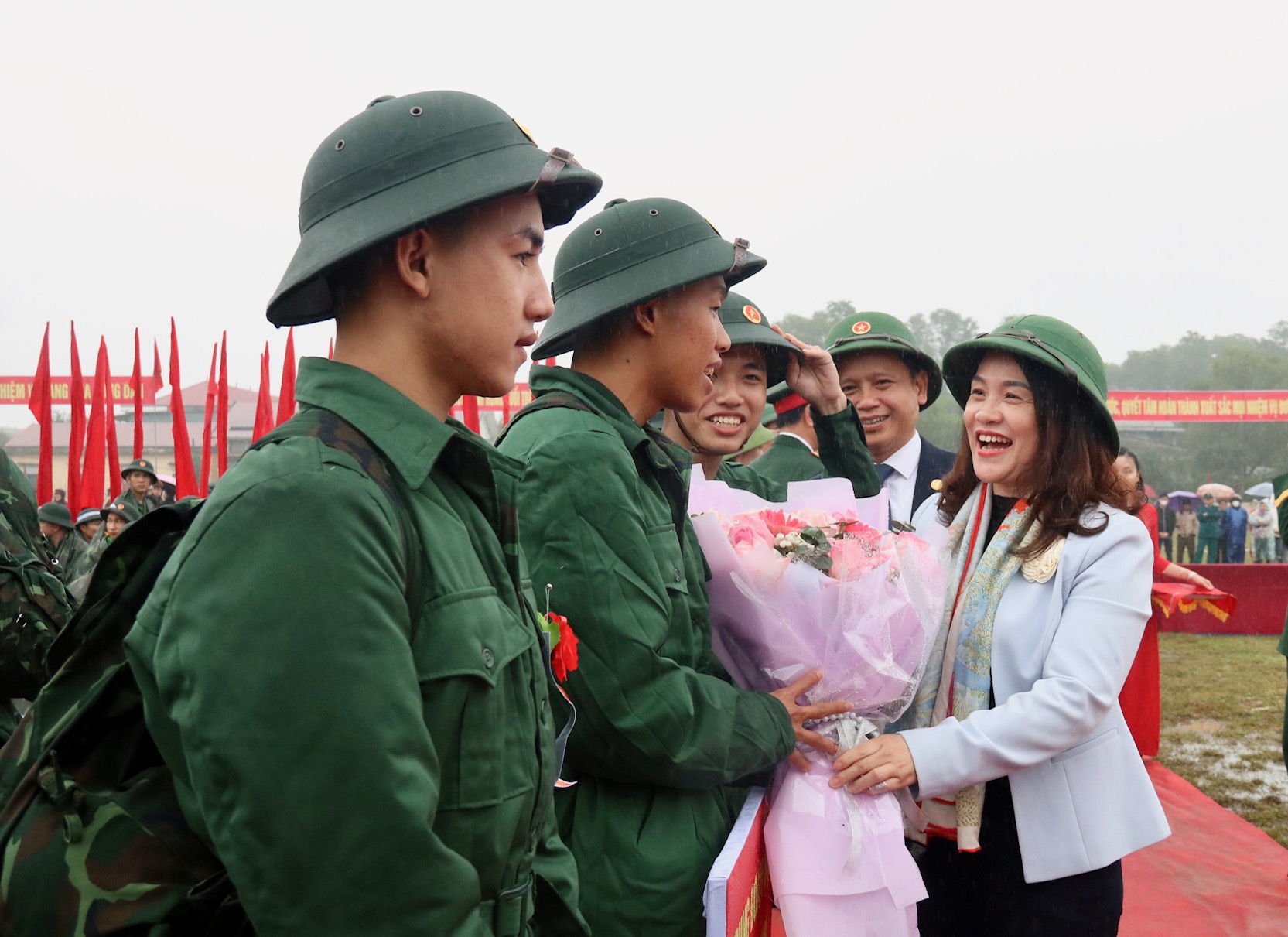 201 thanh niên huyện Triệu Phong hào hứng lên đường nhập ngũ