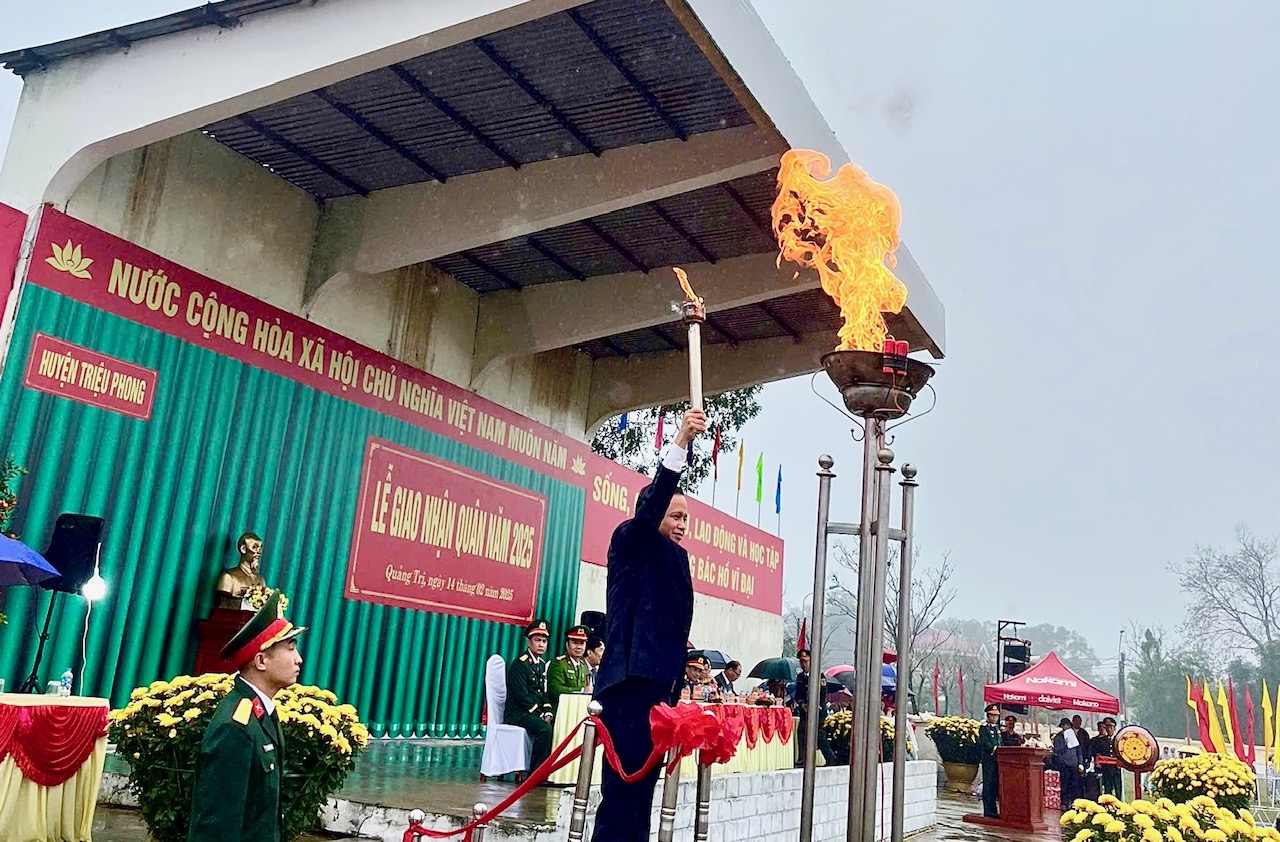 201 thanh niên huyện Triệu Phong hào hứng lên đường nhập ngũ