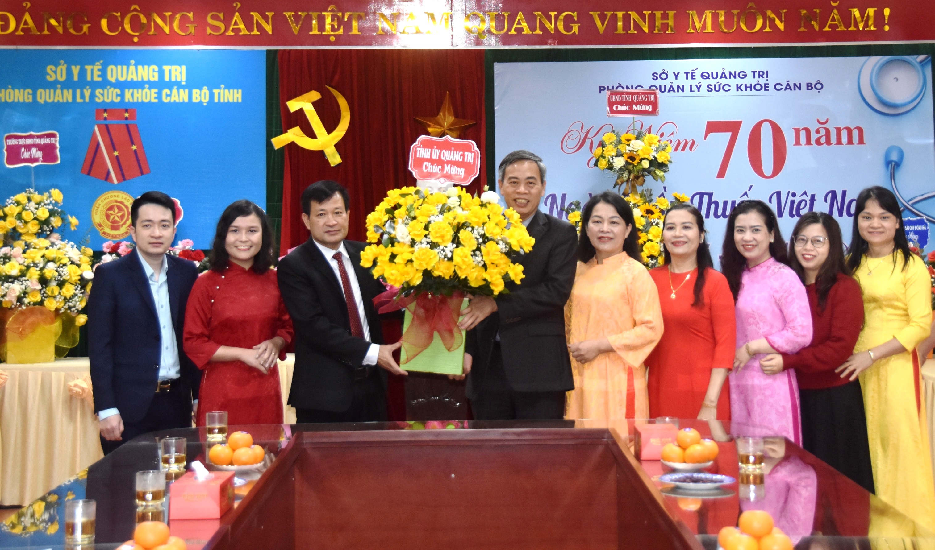 Phó Bí thư Thường trực Tỉnh ủy, Chủ tịch HĐND tỉnh Nguyễn Đăng Quang thăm, chúc mừng các đơn vị y tế nhân Ngày Thầy thuốc Việt Nam