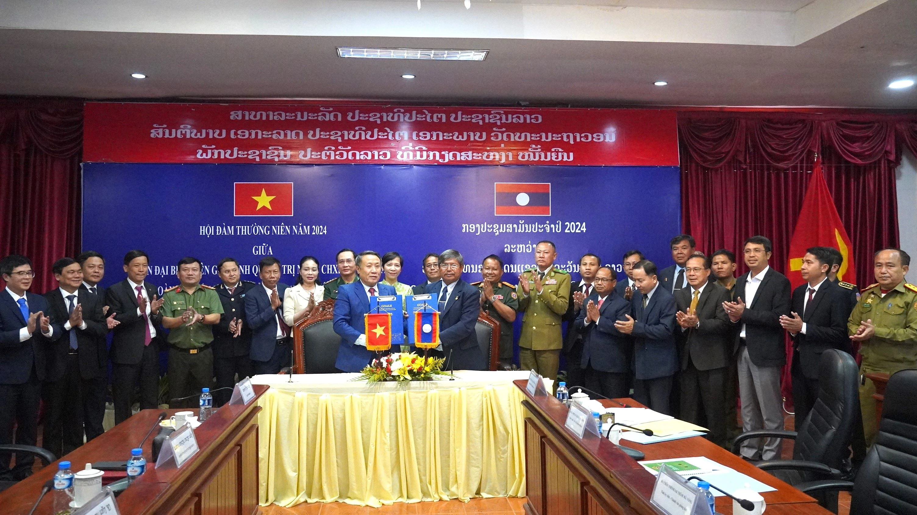 Quang Tri, Salavan hold annual border cooperation meeting