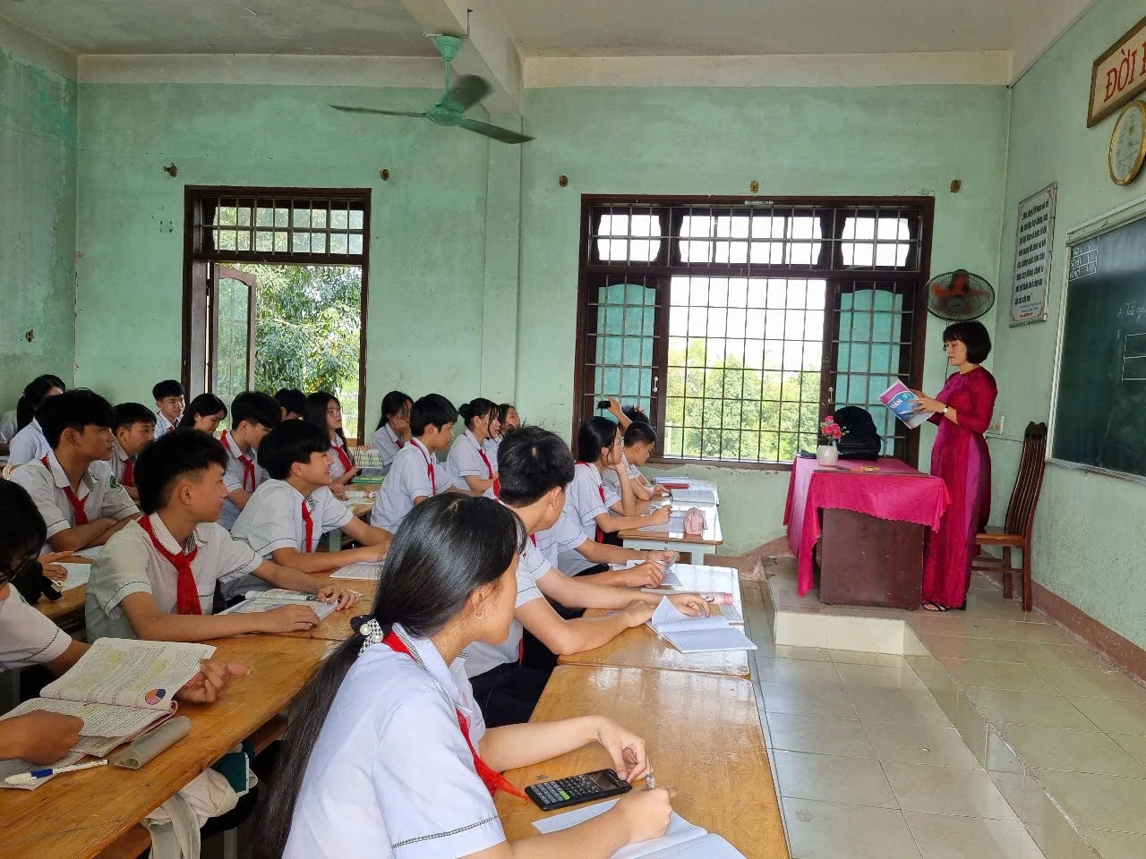 Ngừng dạy thêm, các trường khắc phục khó khăn, tập trung ôn thi cho học sinh cuối cấp