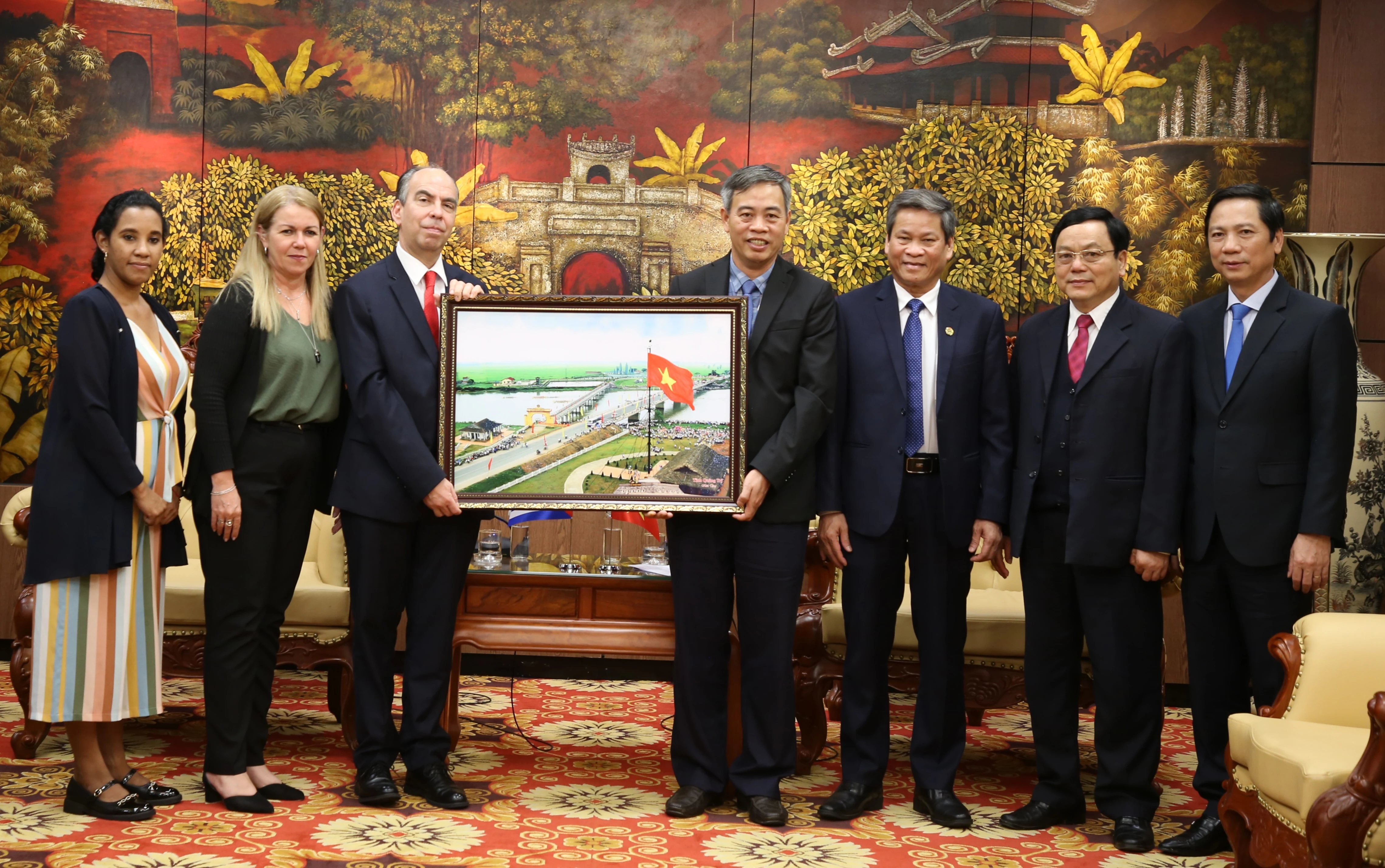Đoàn đại biểu cấp cao Trung tâm những người lao động Cuba thăm và làm việc tại tỉnh Quảng Trị
