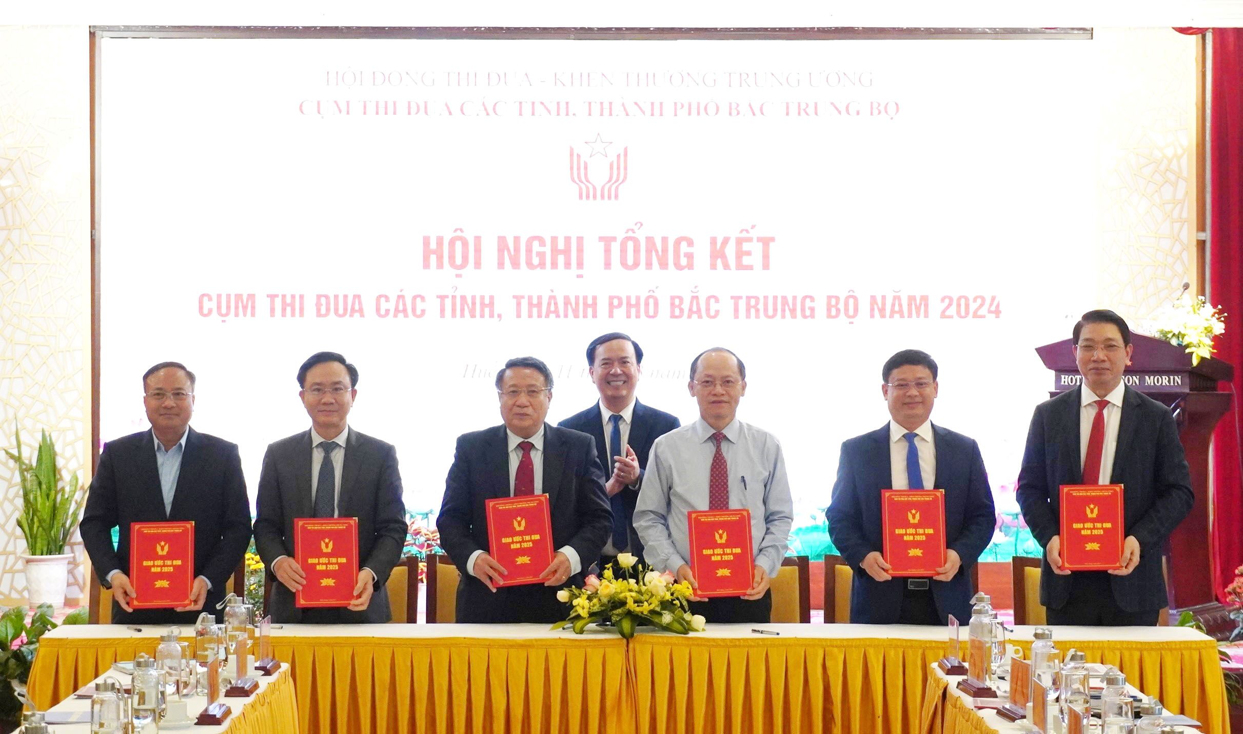 Cụm thi đua các tỉnh, thành phố Bắc Trung Bộ ký giao ước thi đua năm 2025