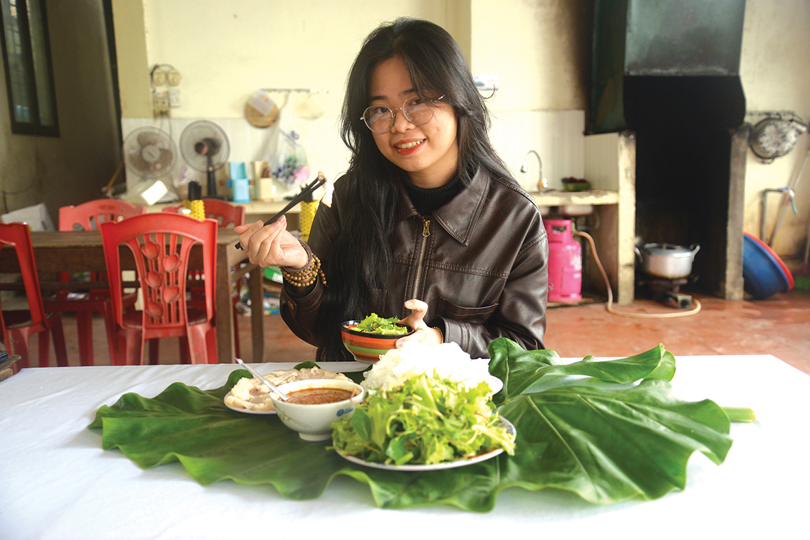 Bánh ướt Phương Lang và canh ám làng Lam 