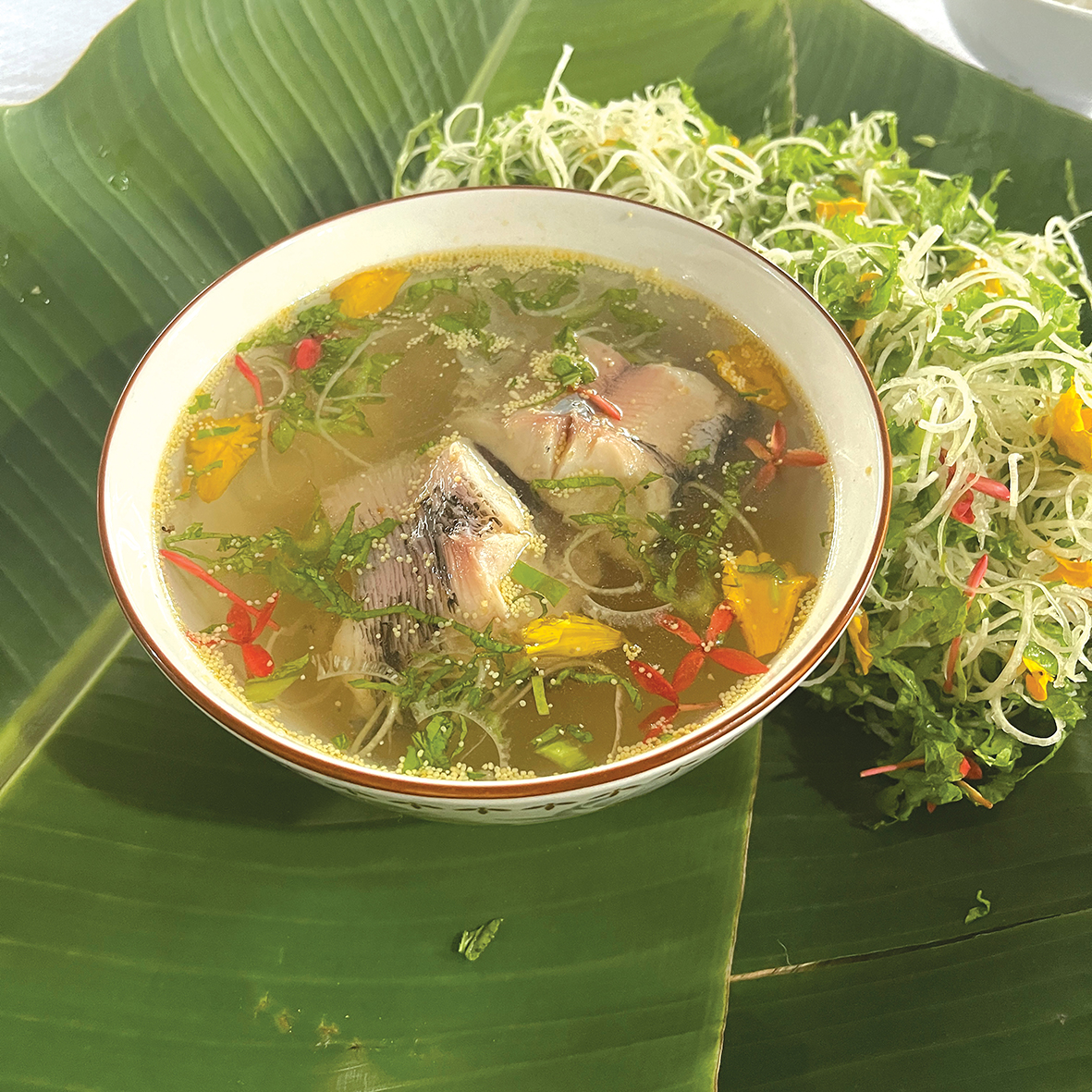 Bánh ướt Phương Lang và canh ám làng Lam 