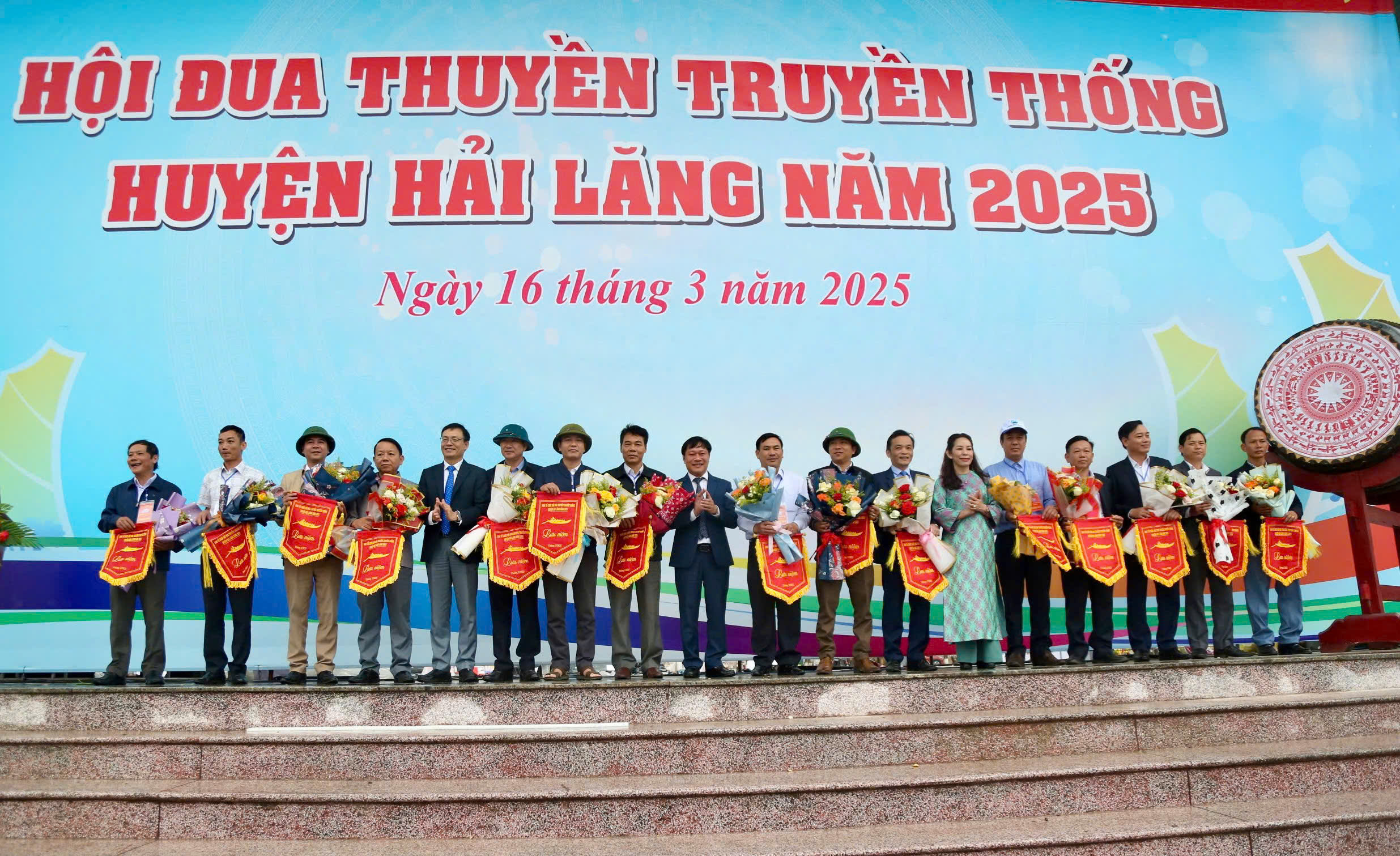 Hội Đua thuyền truyền thống huyện Hải Lăng năm 2025