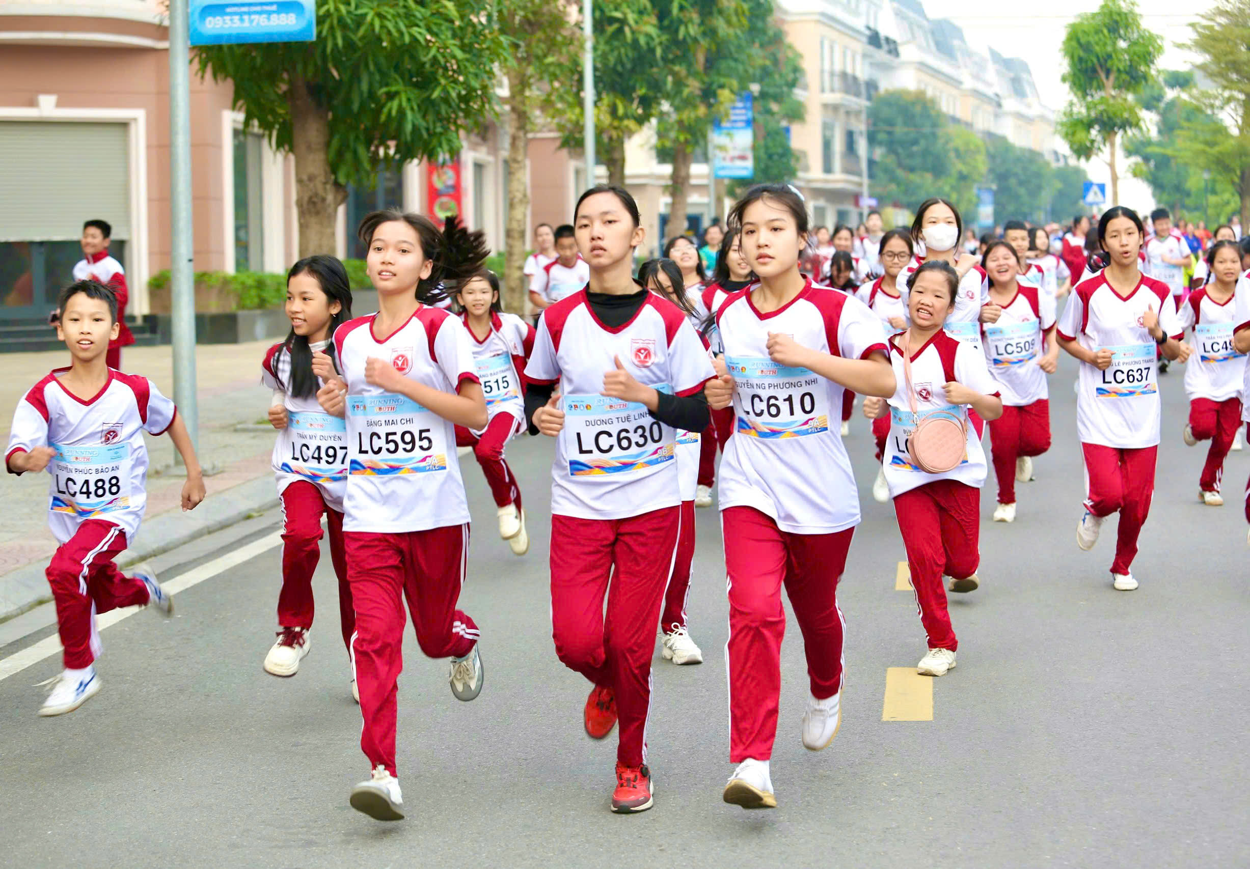 Hơn 700 vận động viên tham gia Giải chạy bộ “Running steps of youth”