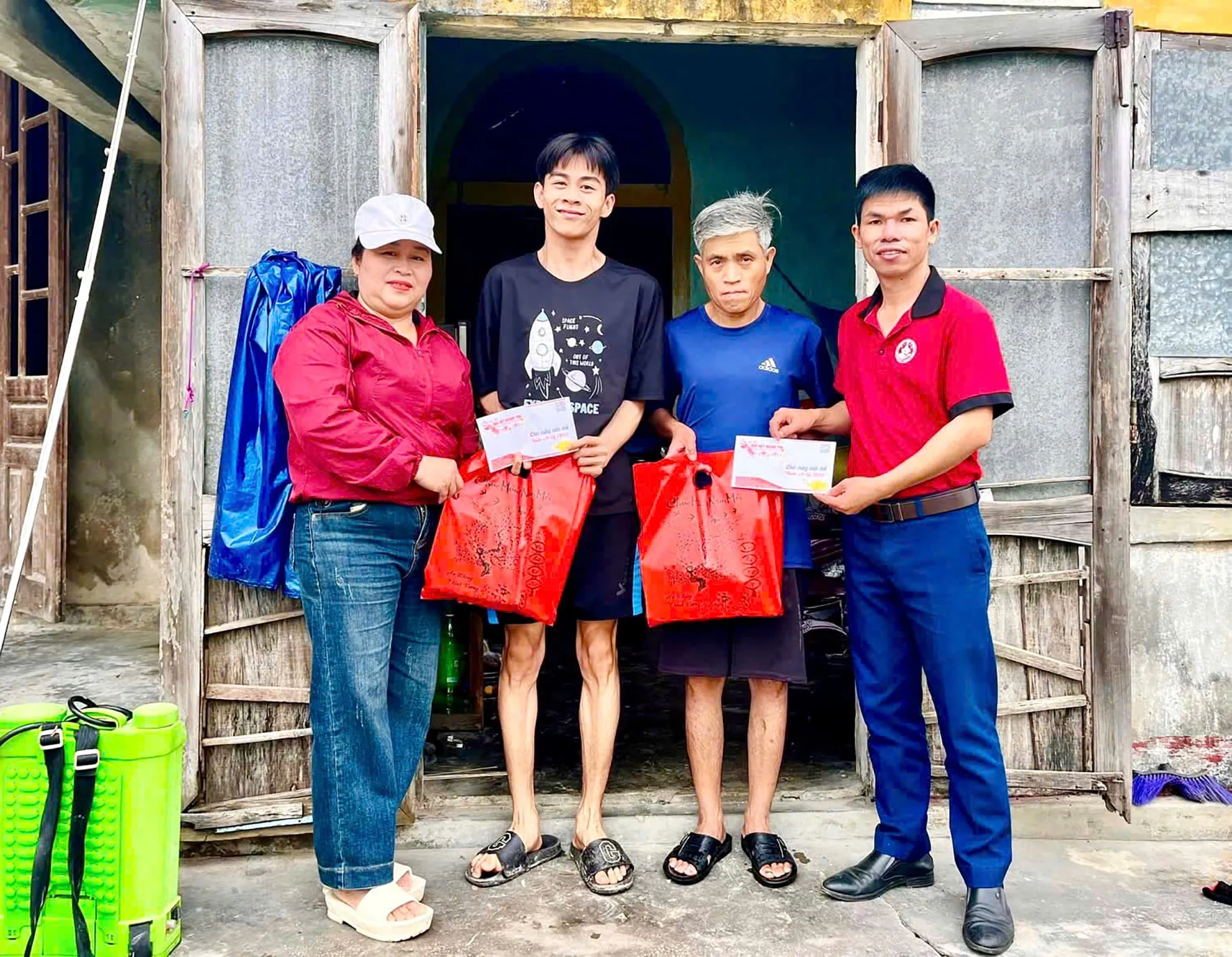 Mang yêu thương và sự sẻ chia đến cộng đồng