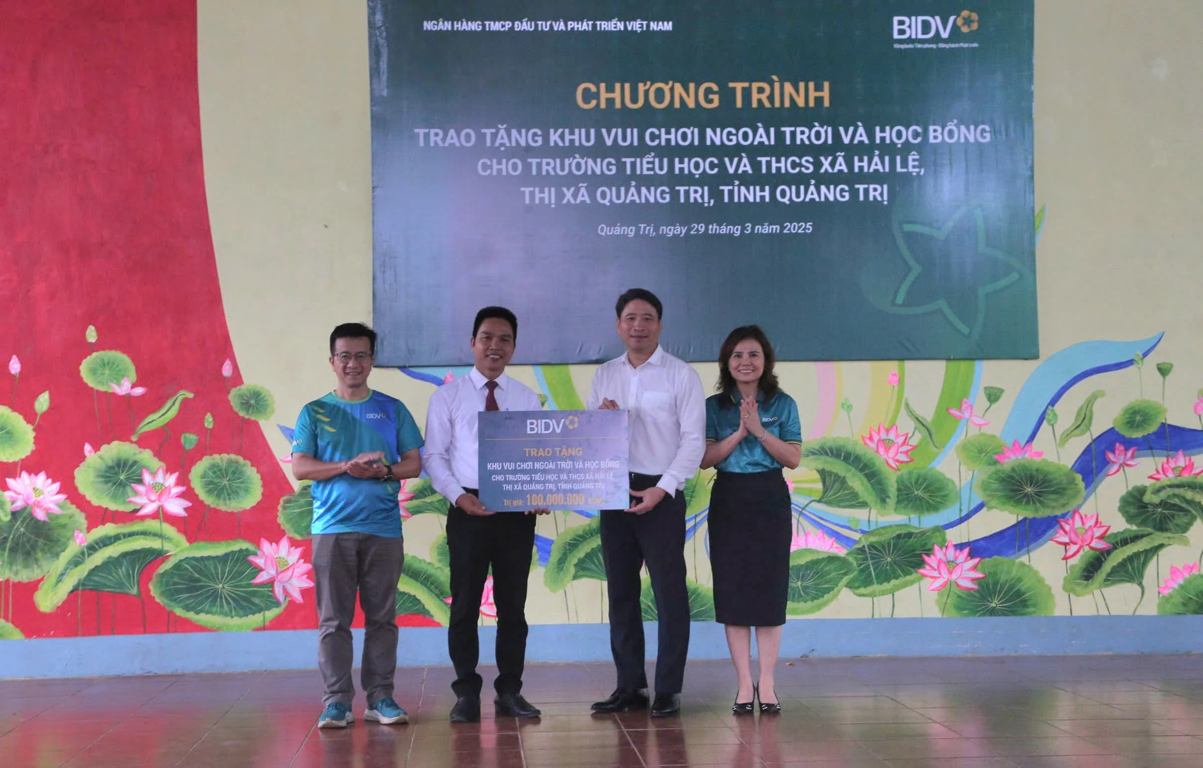 BIDV tặng khu vui chơi giải trí và học bổng cho học sinh Trường Tiểu học và THCS Hải Lệ