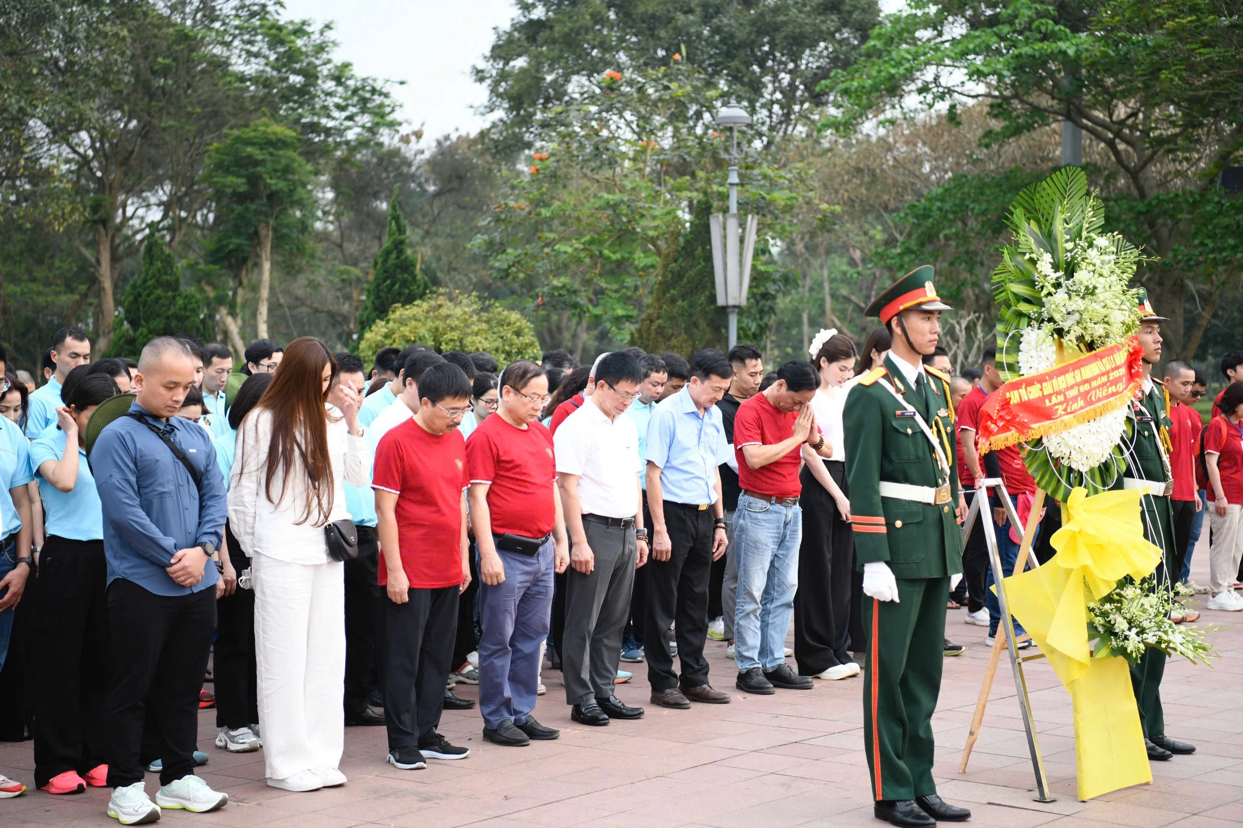 Ban tổ chức Giải vô địch quốc gia Marathon và cự ly dài báo Tiền Phong lần thứ 66 - năm 2025 tri ân các anh hùng liệt sĩ