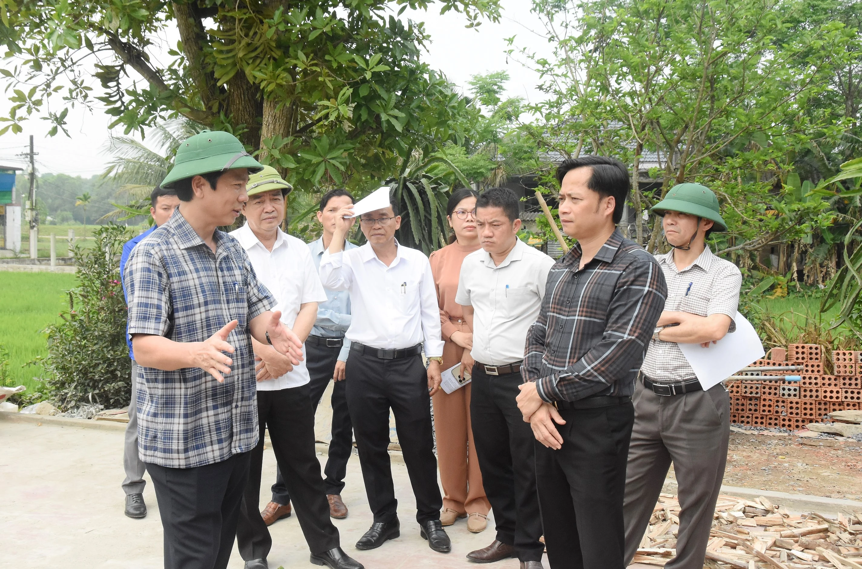 Kiểm tra tiến độ xây dựng nhà ở cho người có công với cách mạng và thân nhân liệt sĩ tại huyện Vĩnh Linh, Gio Linh