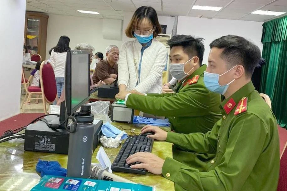 Chuyển bộ phận cấp căn cước, định danh điện tử về công an các phường trung tâm và thị trấn