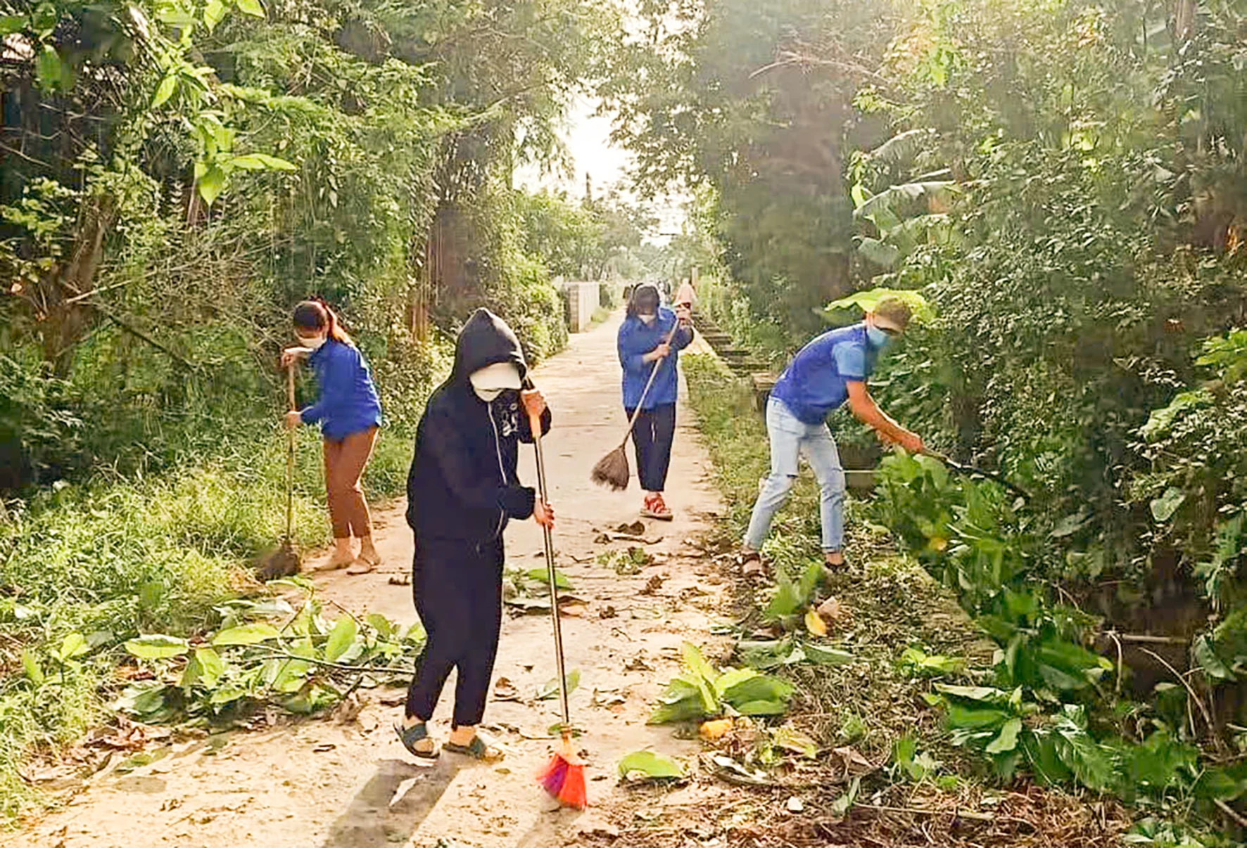 Xung kích, tình nguyện góp sức xây dựng nông thôn mới