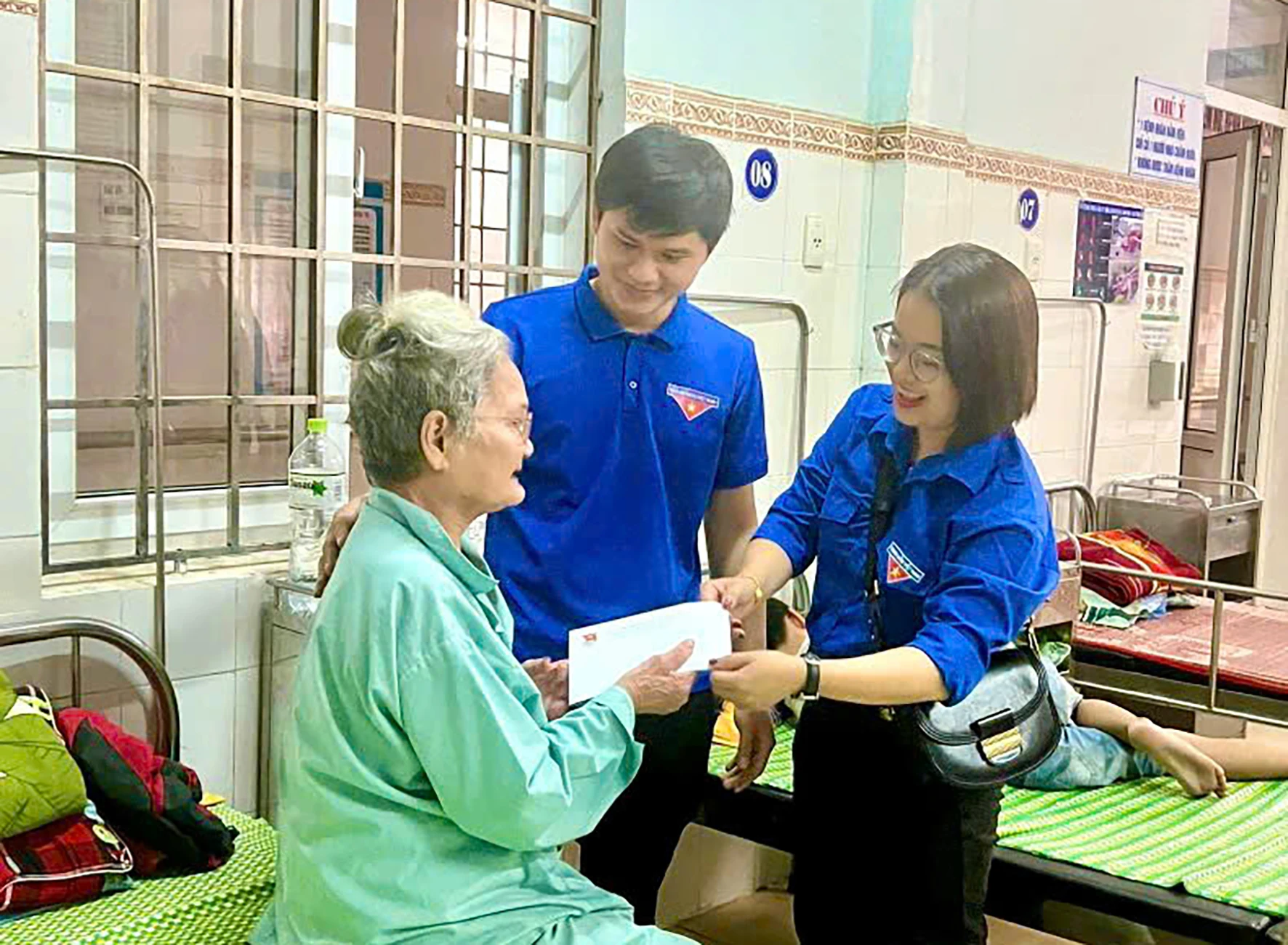 Bác sĩ trẻ hết mình với công tác nhân đạo, từ thiện