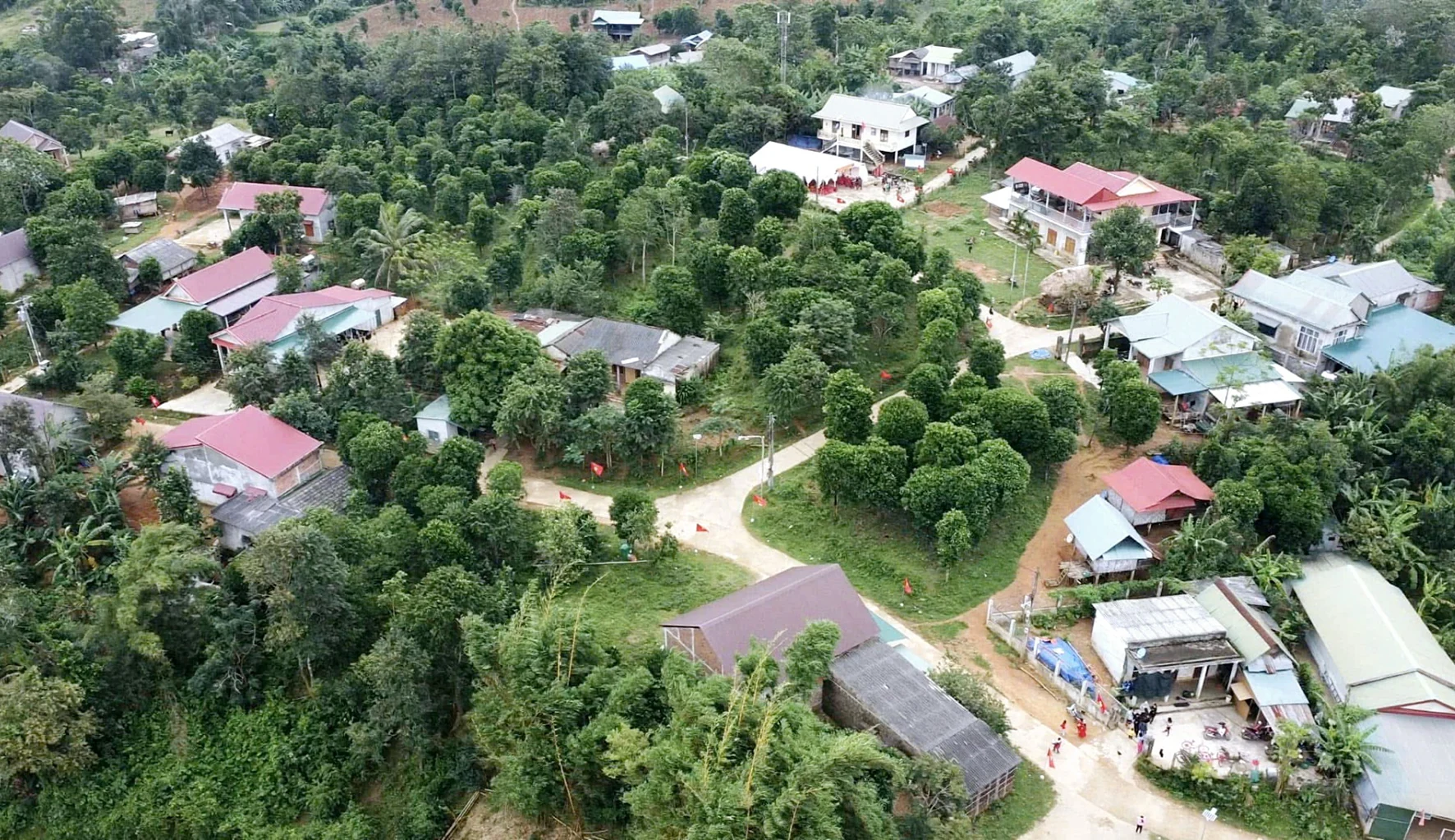 Phong trào góp sức xây dựng huyện miền núi kiểu mẫu