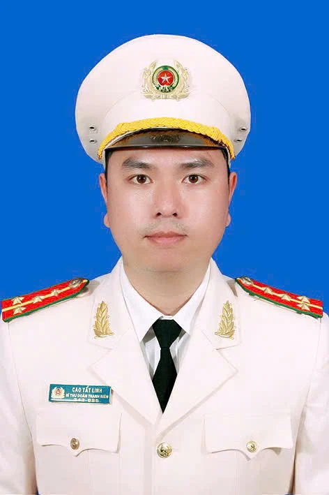 Nhân lên tinh thần “Vì nước quên thân, vì dân phục vụ”