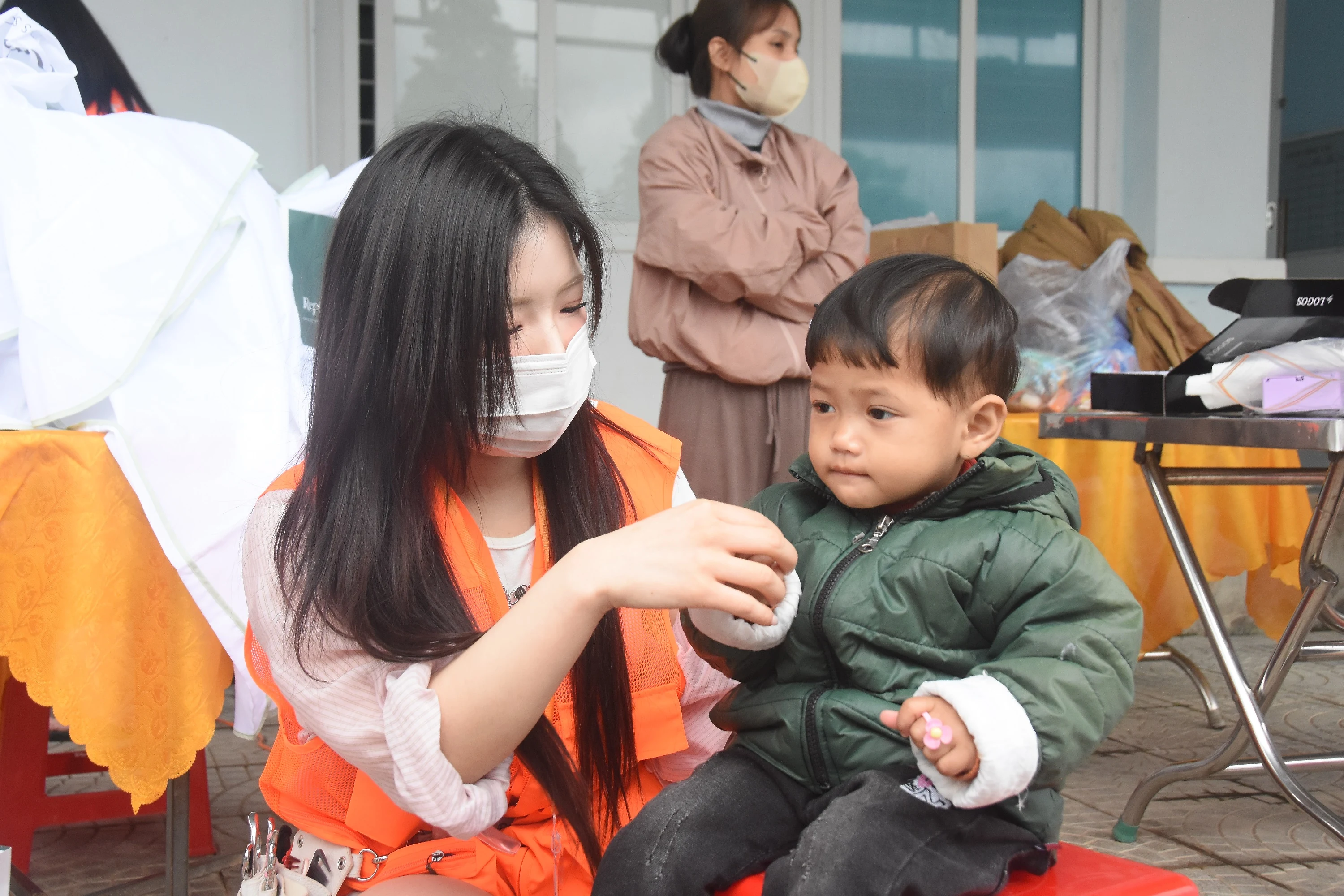 Tổ chức chương trình “Cắt tóc – Làm đẹp” cho trẻ em khuyết tật ở huyện Đakrông và Cam Lộ