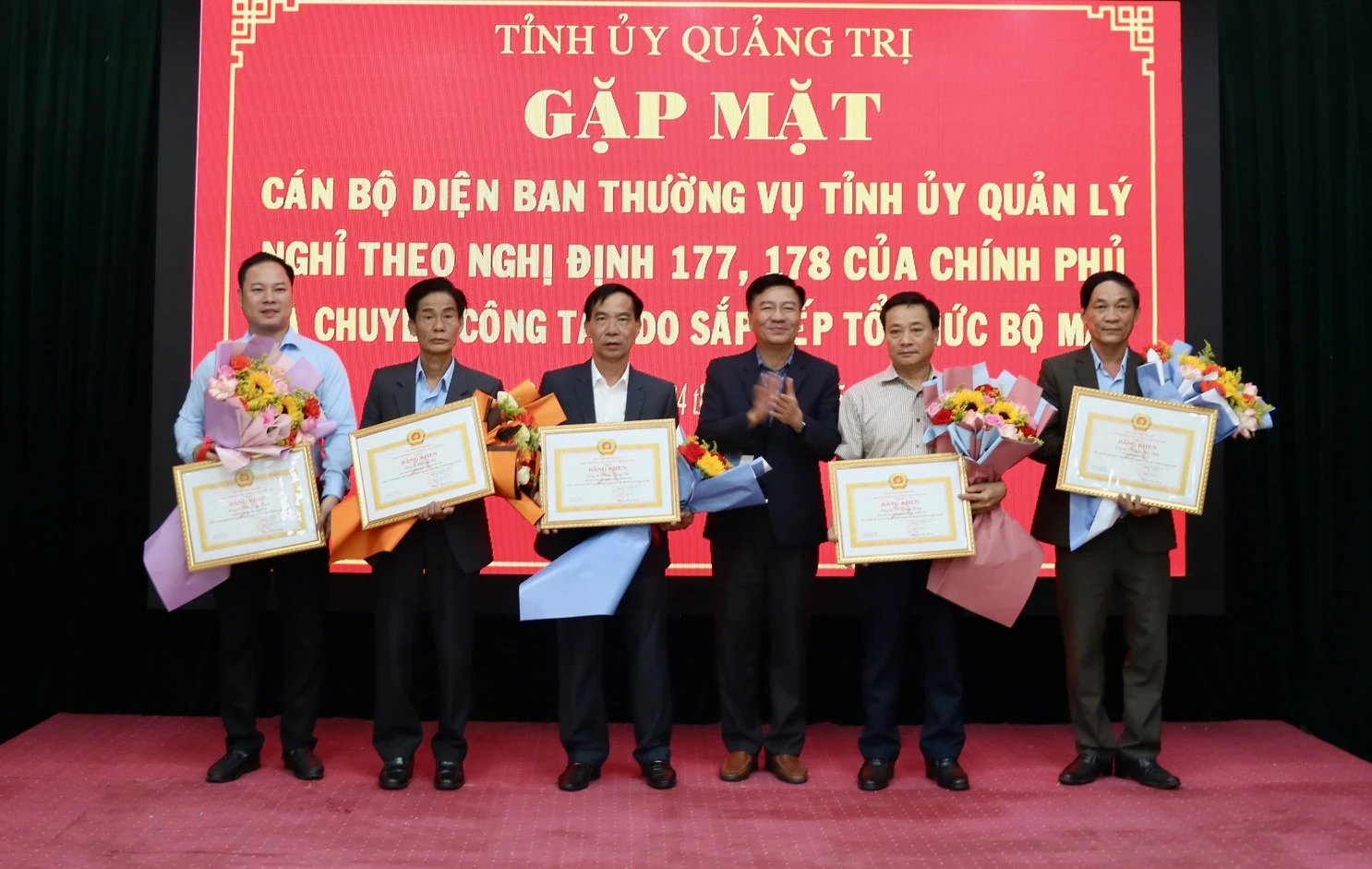 Gặp mặt cán bộ diện Ban Thường vụ Tỉnh ủy quản lý nghỉ hưu trước tuổi do tinh gọn tổ chức bộ máy