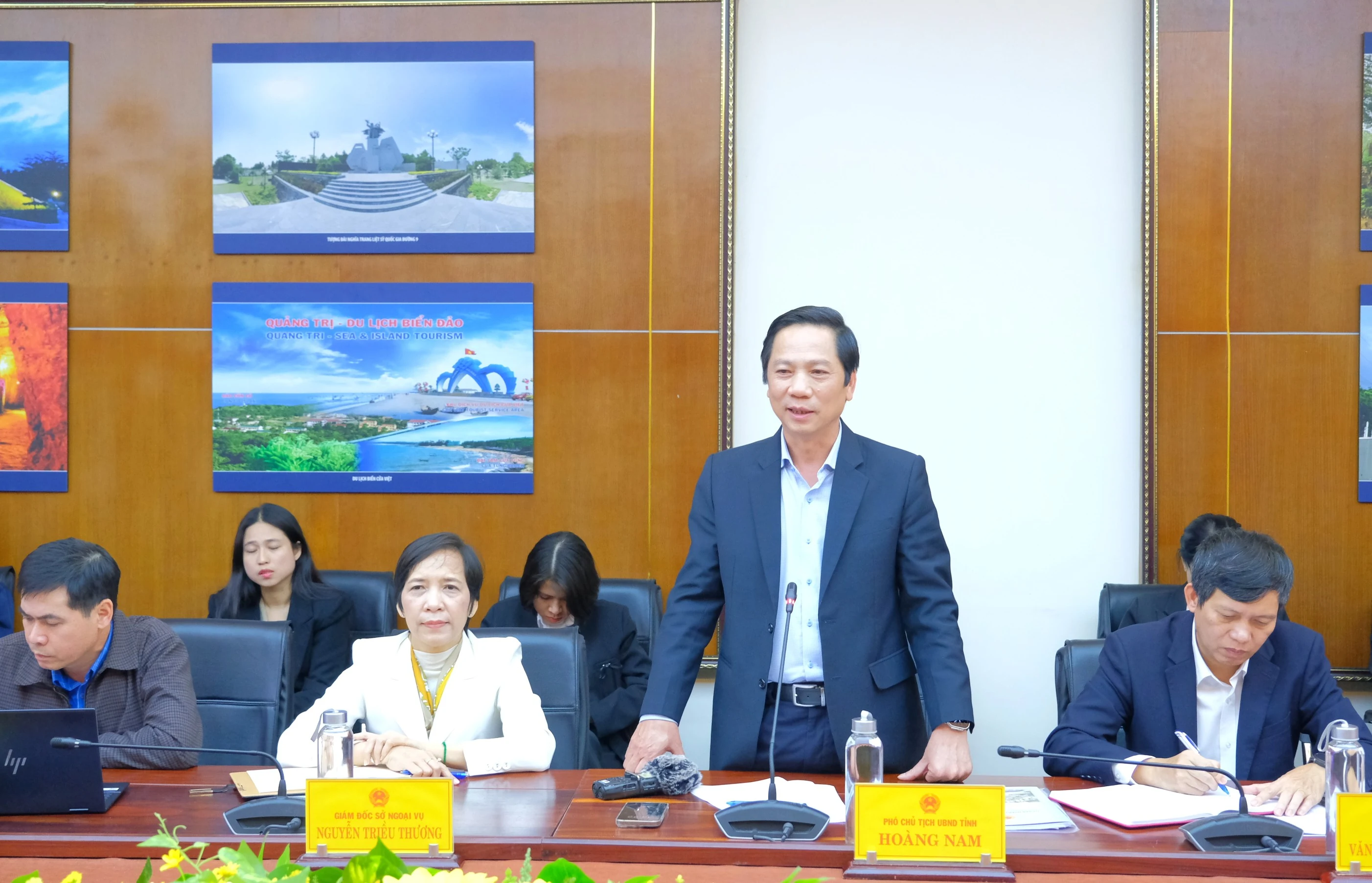 Đoàn Trưởng cơ quan đại diện ngoại giao Việt Nam ở nước ngoài làm việc với tỉnh Quảng Trị