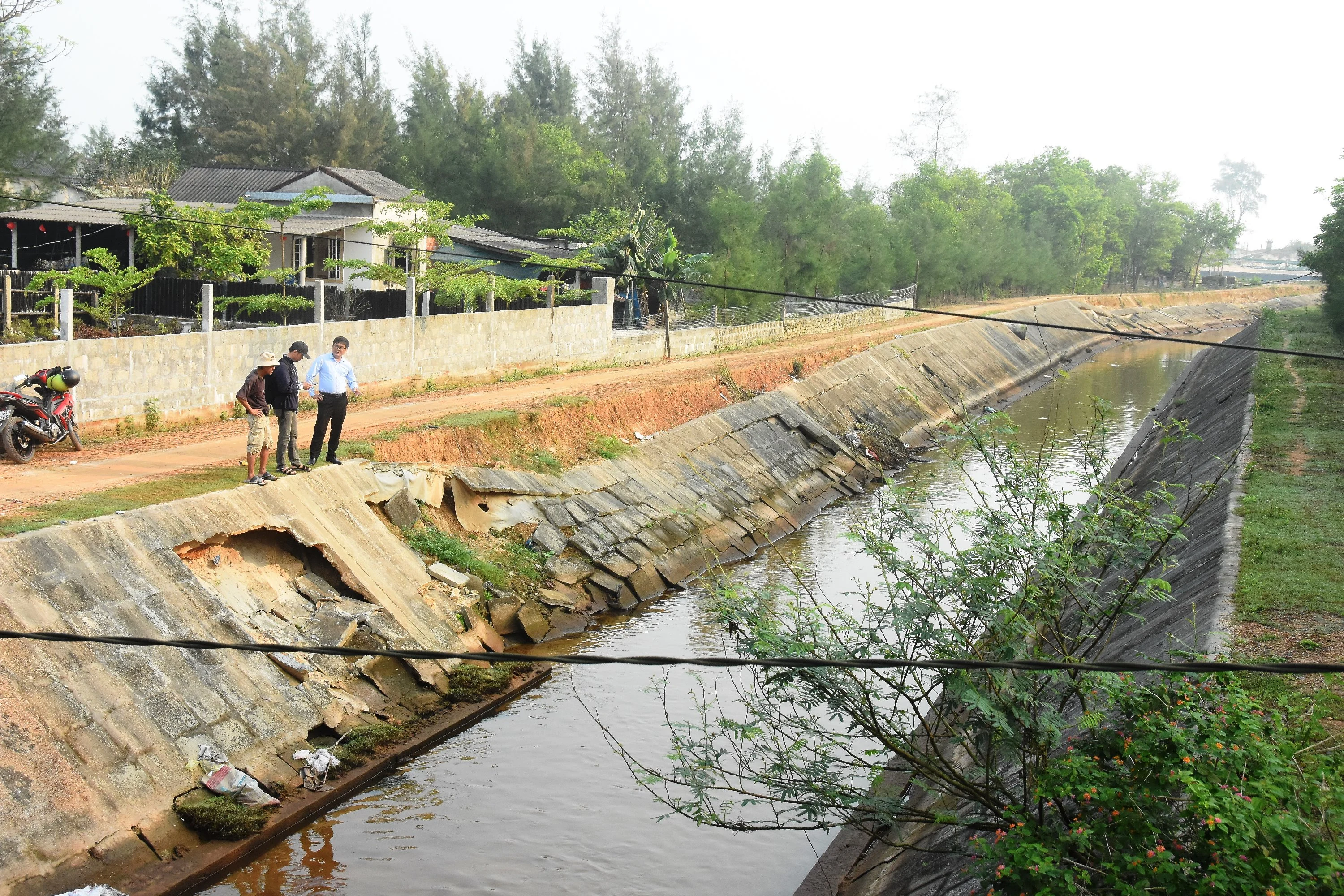 Đề nghị kiểm tra, xử lý hư hỏng Hệ thống kè chống xói lở thôn Mỹ Thủy