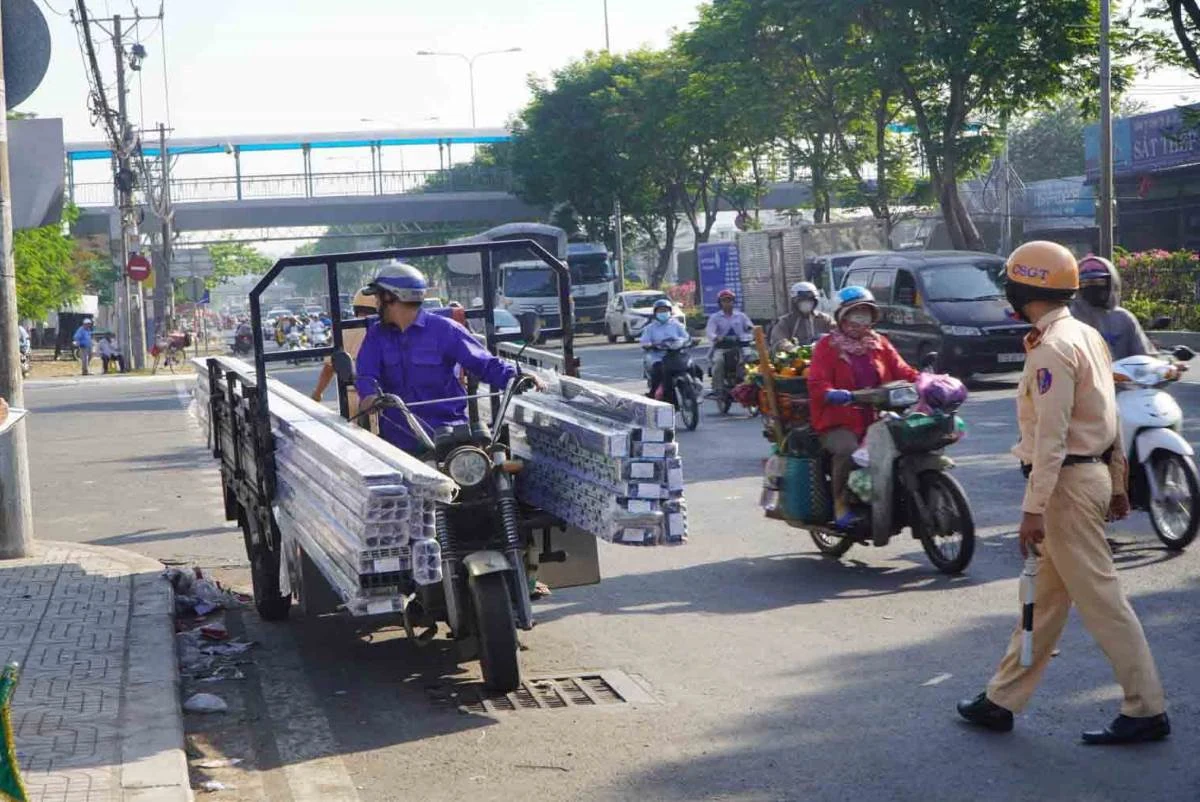 Camera “chạy bằng cơm” và ý thức của người dân