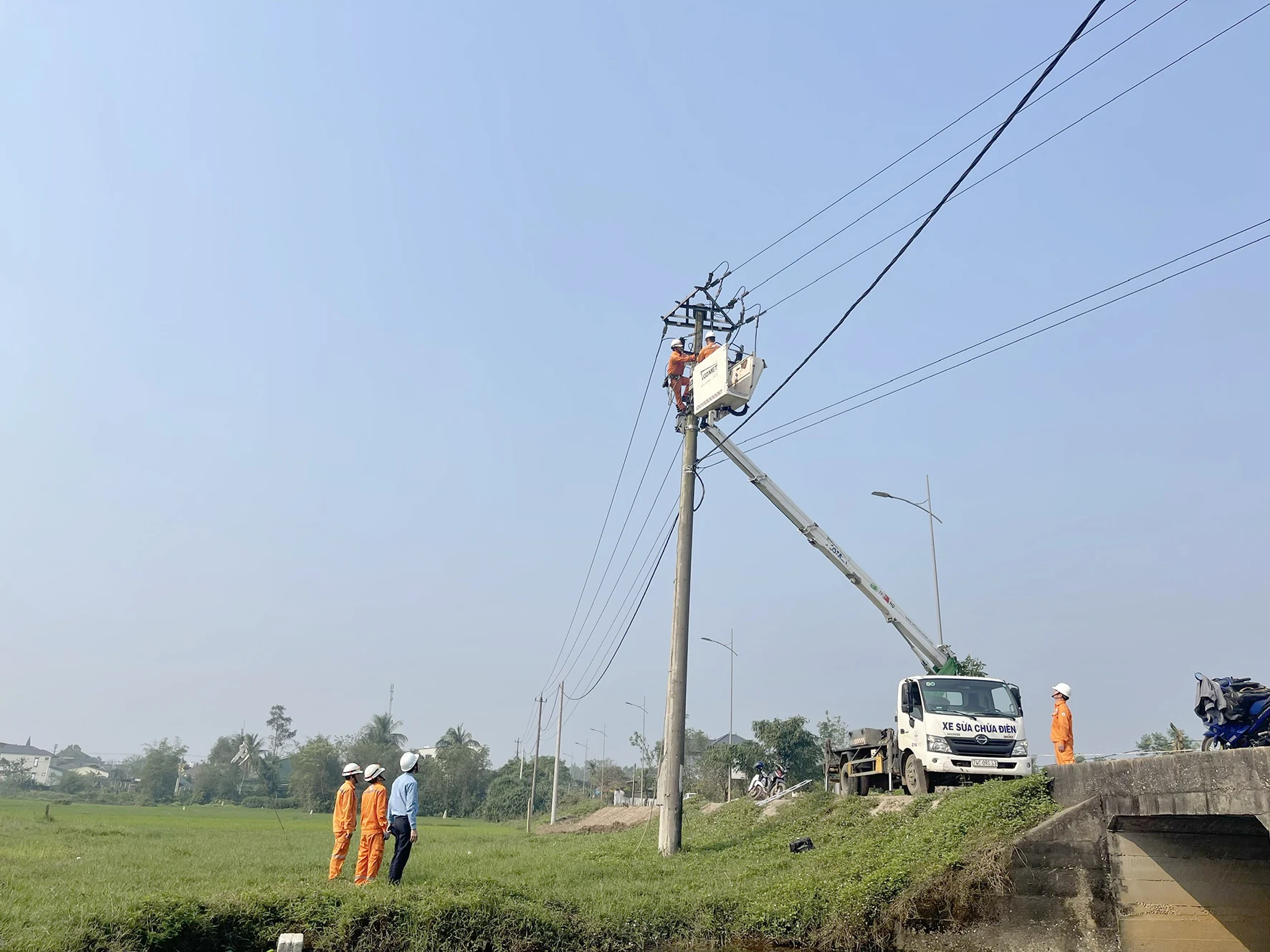 Nâng cao chất lượng dịch vụ khách hàng sử dụng điện ở Vĩnh Linh