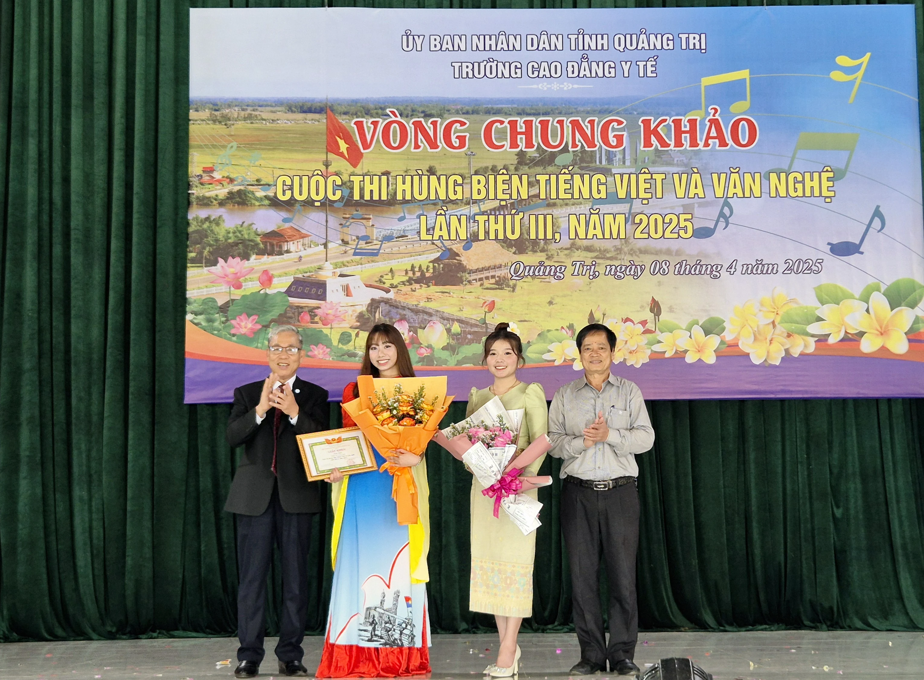 Chung khảo cuộc thi “Hùng biện tiếng Việt và văn nghệ” 