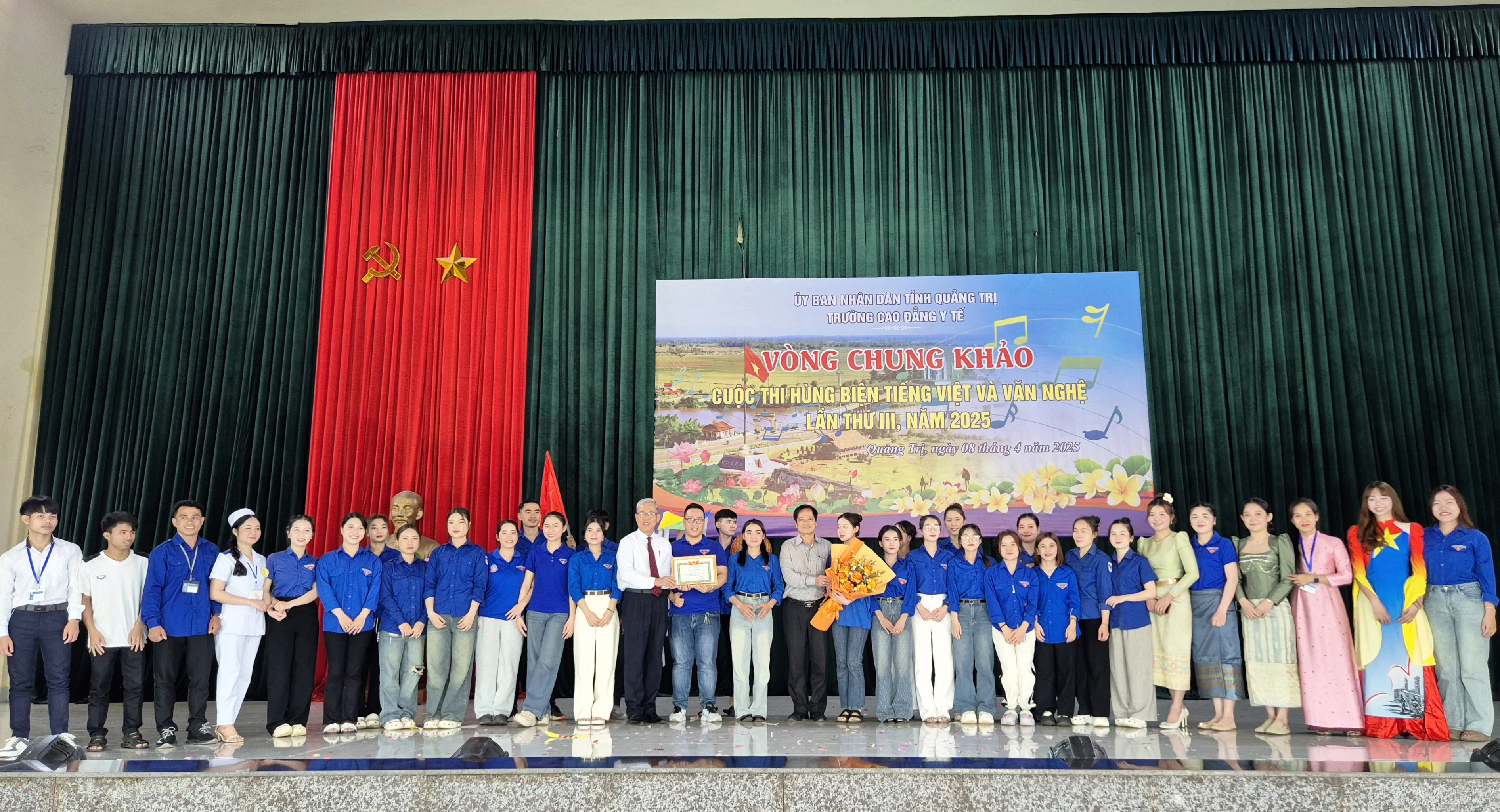 Chung khảo cuộc thi “Hùng biện tiếng Việt và văn nghệ” 