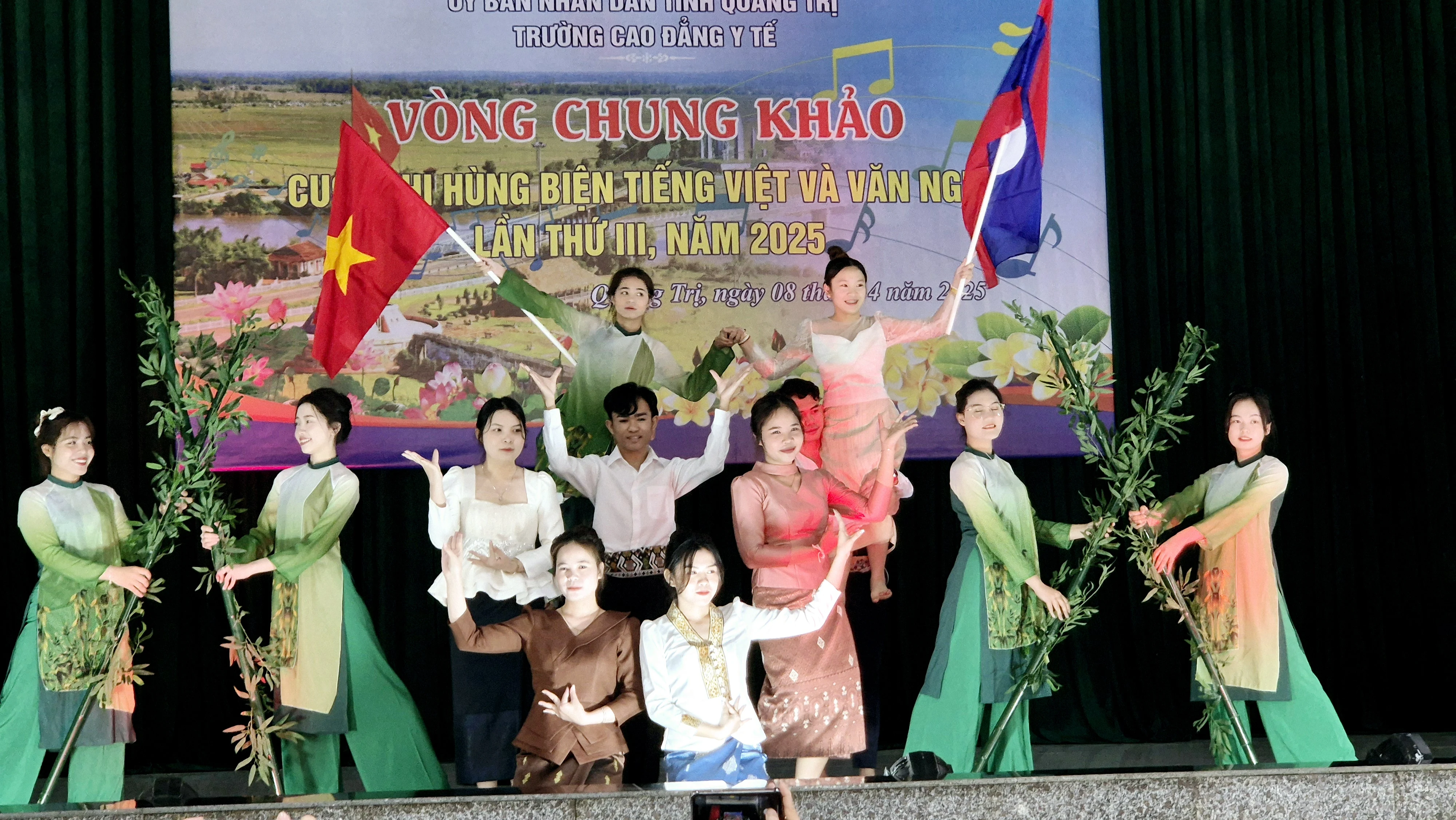 Chung khảo cuộc thi “Hùng biện tiếng Việt và văn nghệ” 