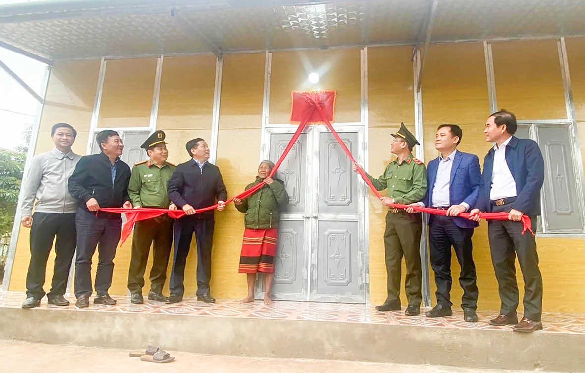 Sức mạnh đoàn kết và quyết tâm hoàn thành xóa nhà tạm, nhà dột nát. Bài 4: Hạnh phúc trong những ngôi nhà Đại đoàn kết