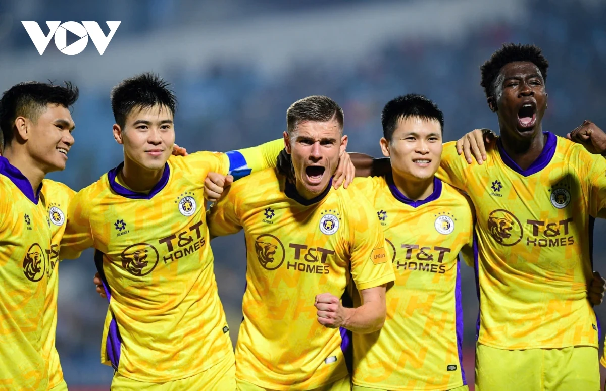 Vòng 19 V-League 2024/2025: “Nóng” cả hai đầu bảng xếp hạng