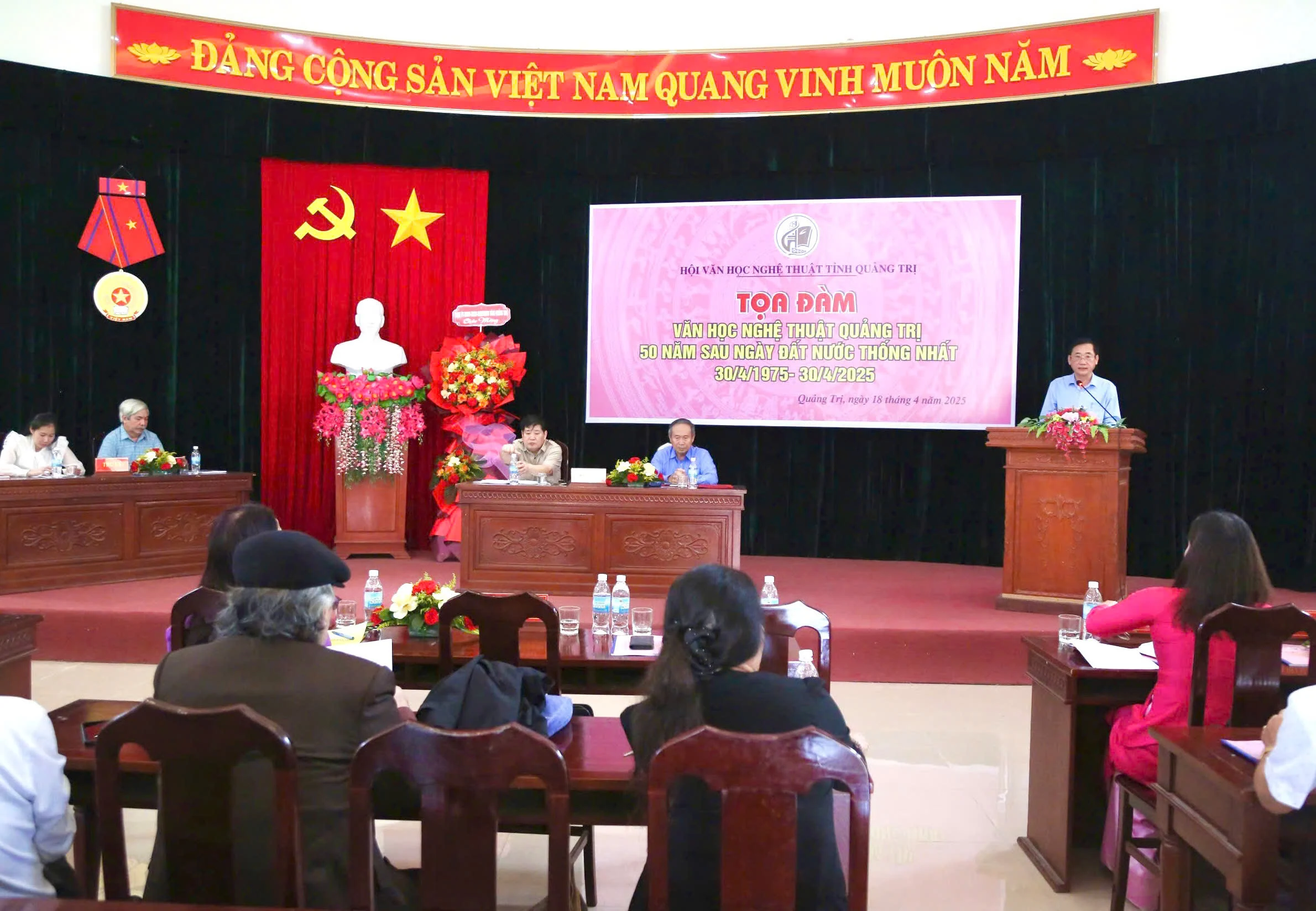 Tọa đàm “Văn học nghệ thuật Quảng Trị - 50 năm sau ngày đất nước thống nhất”