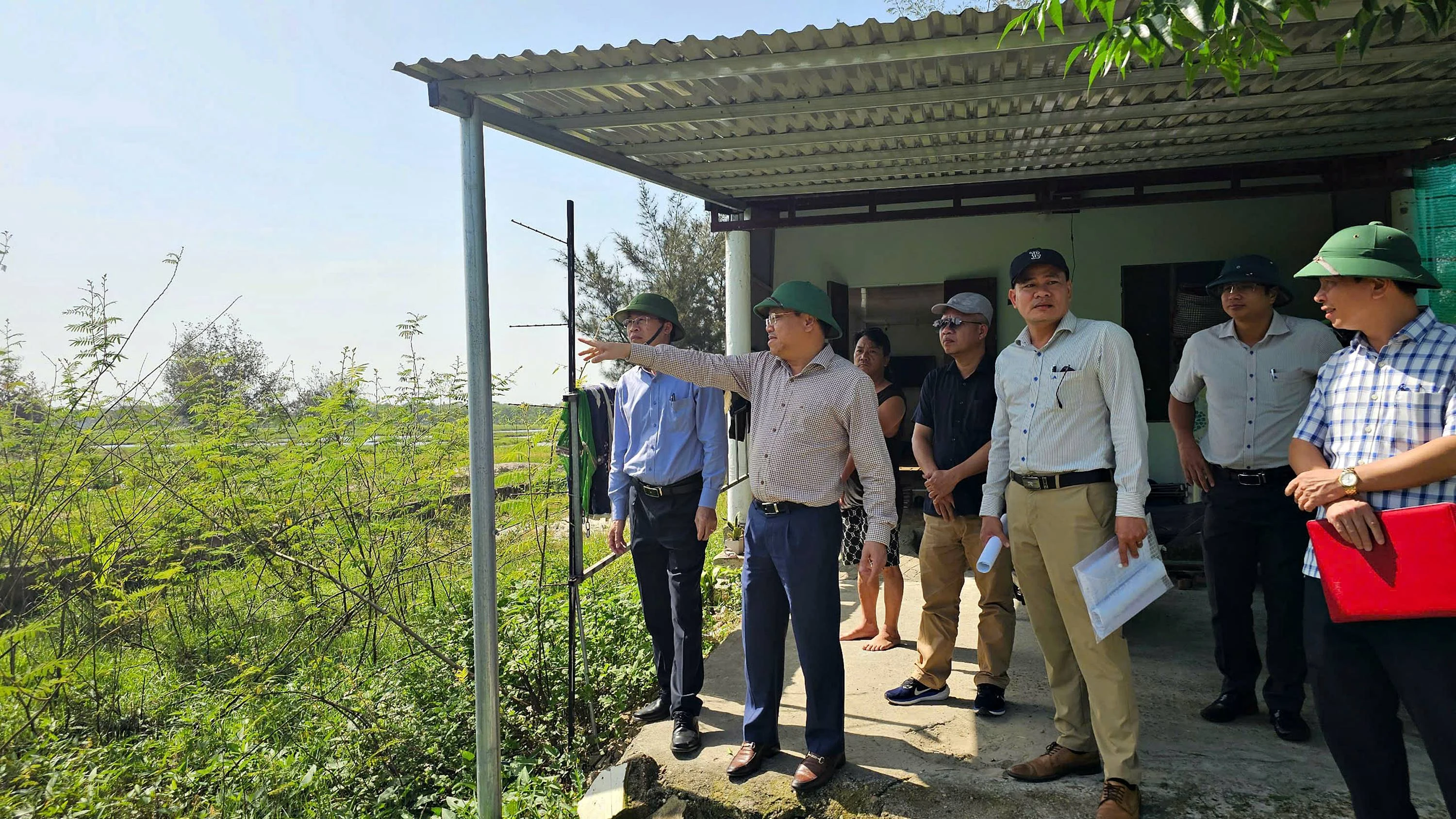 Kiểm tra tình hình thực hiện các dự án đường ven biển
