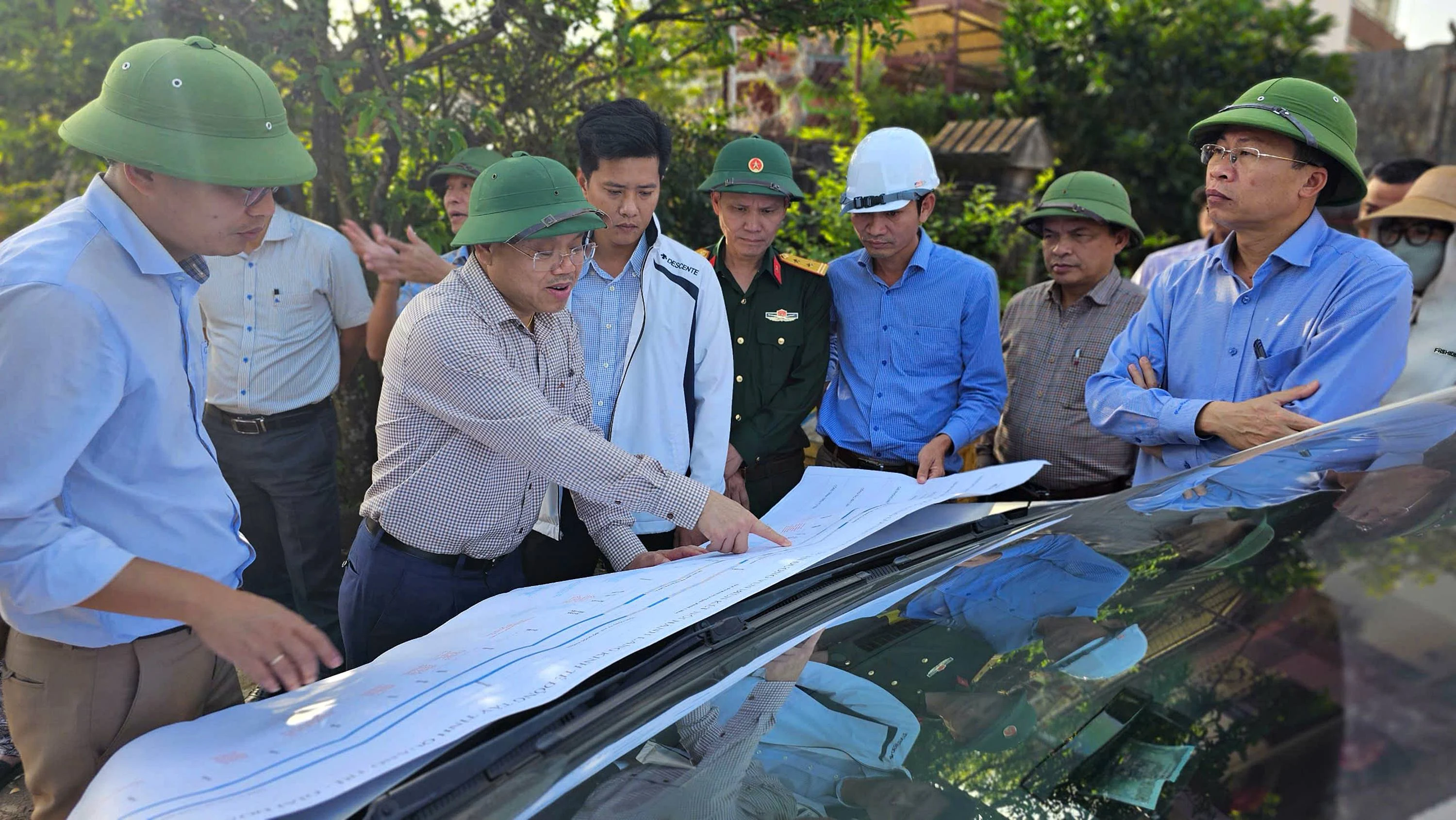 Kiểm tra tình hình thực hiện các dự án đường ven biển